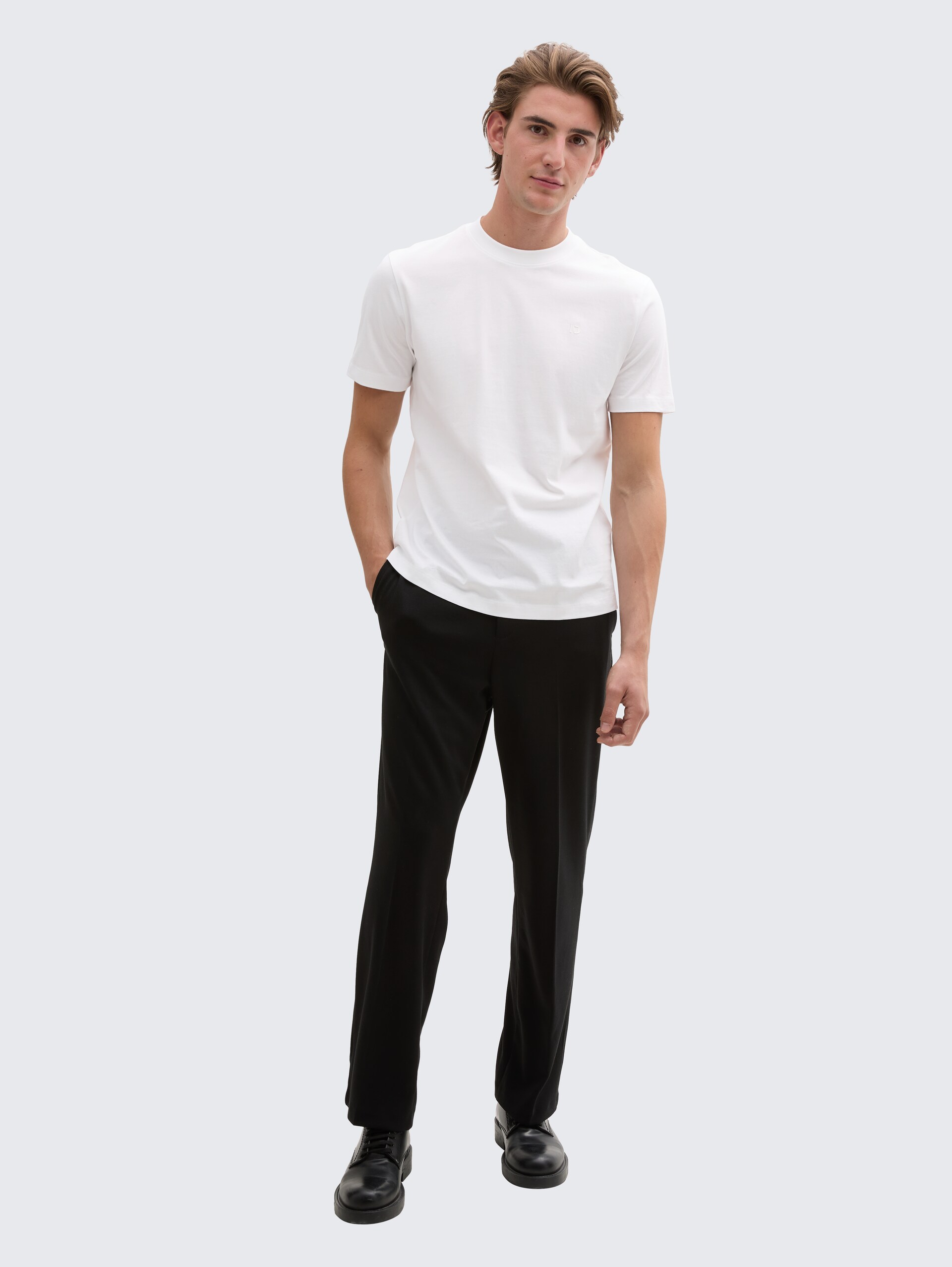Basic T-Shirt - Knit White - Model-Vorderansicht