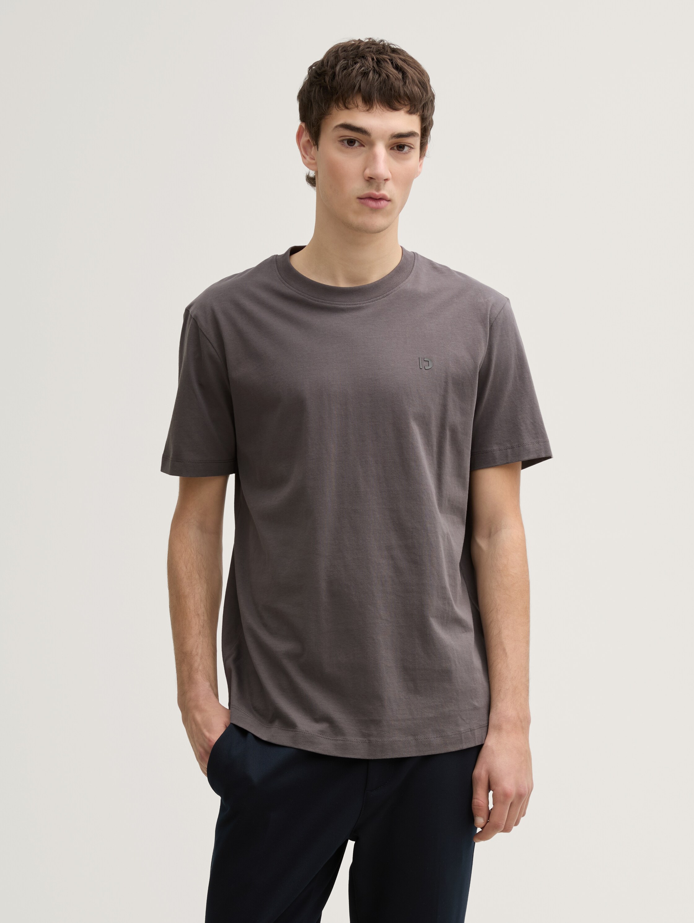 Basic T-Shirt - 1