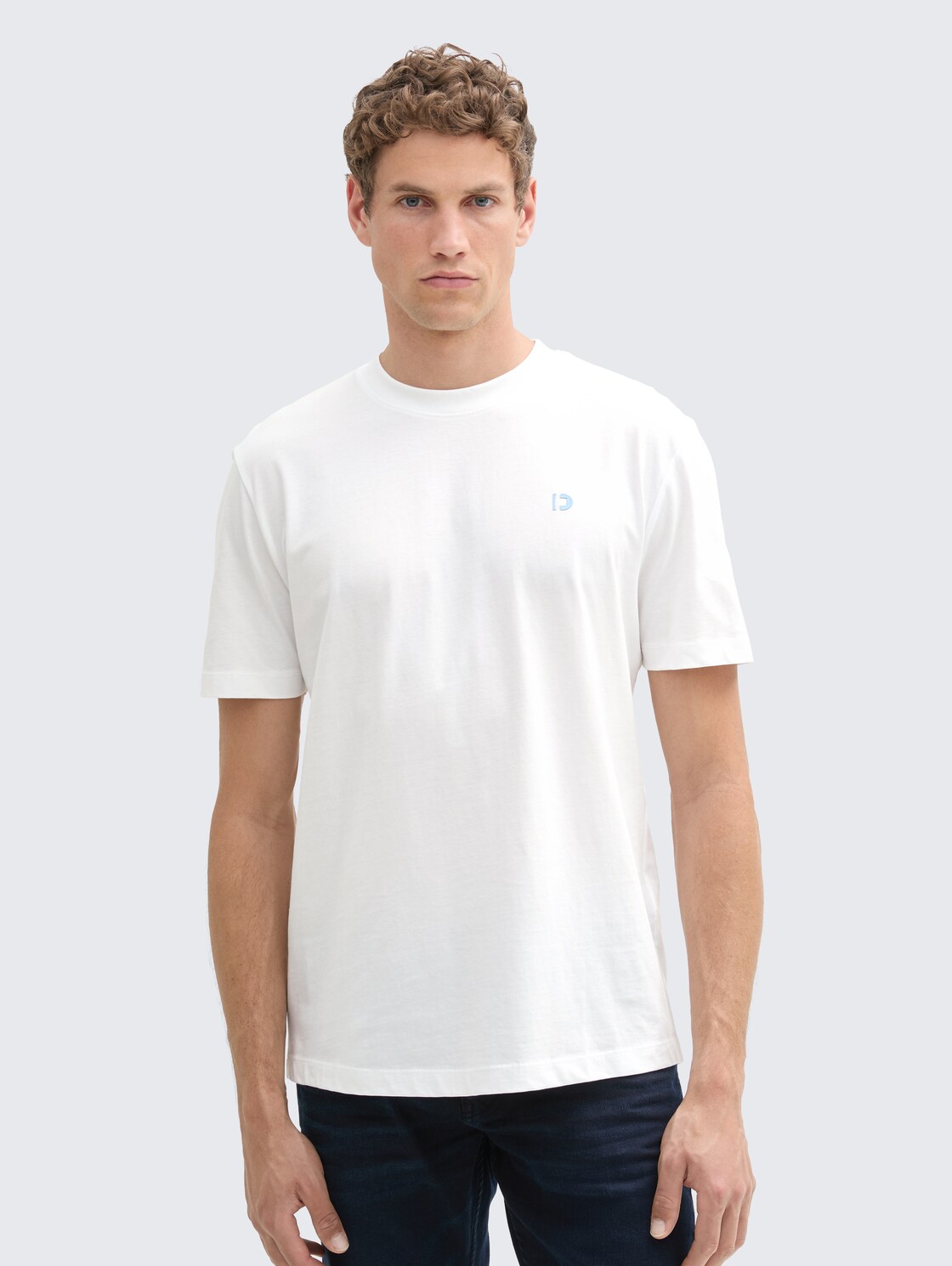 Basic T-Shirt - White - Ausschnitt Model-Vorderansicht
