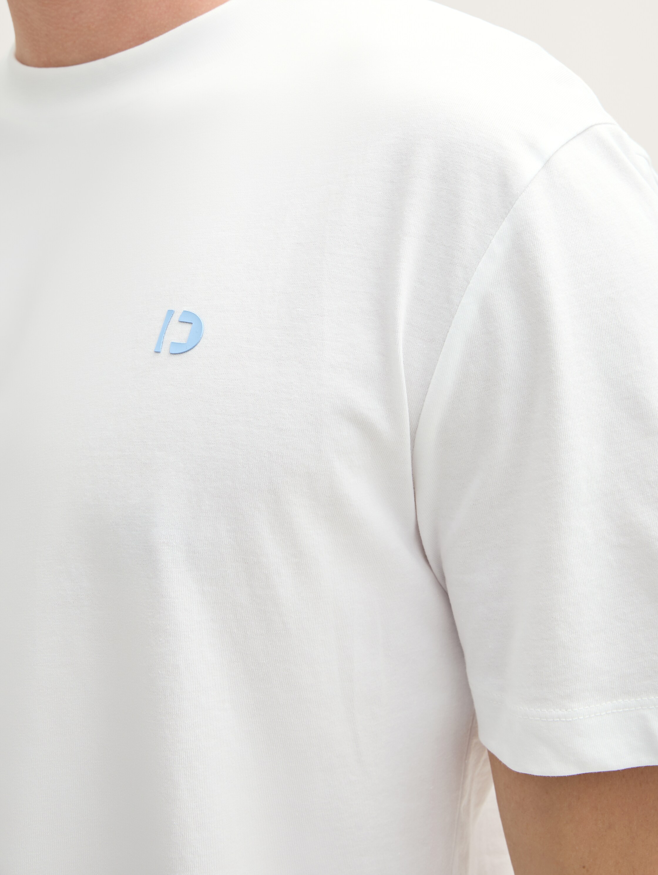 Basic T-Shirt - 4