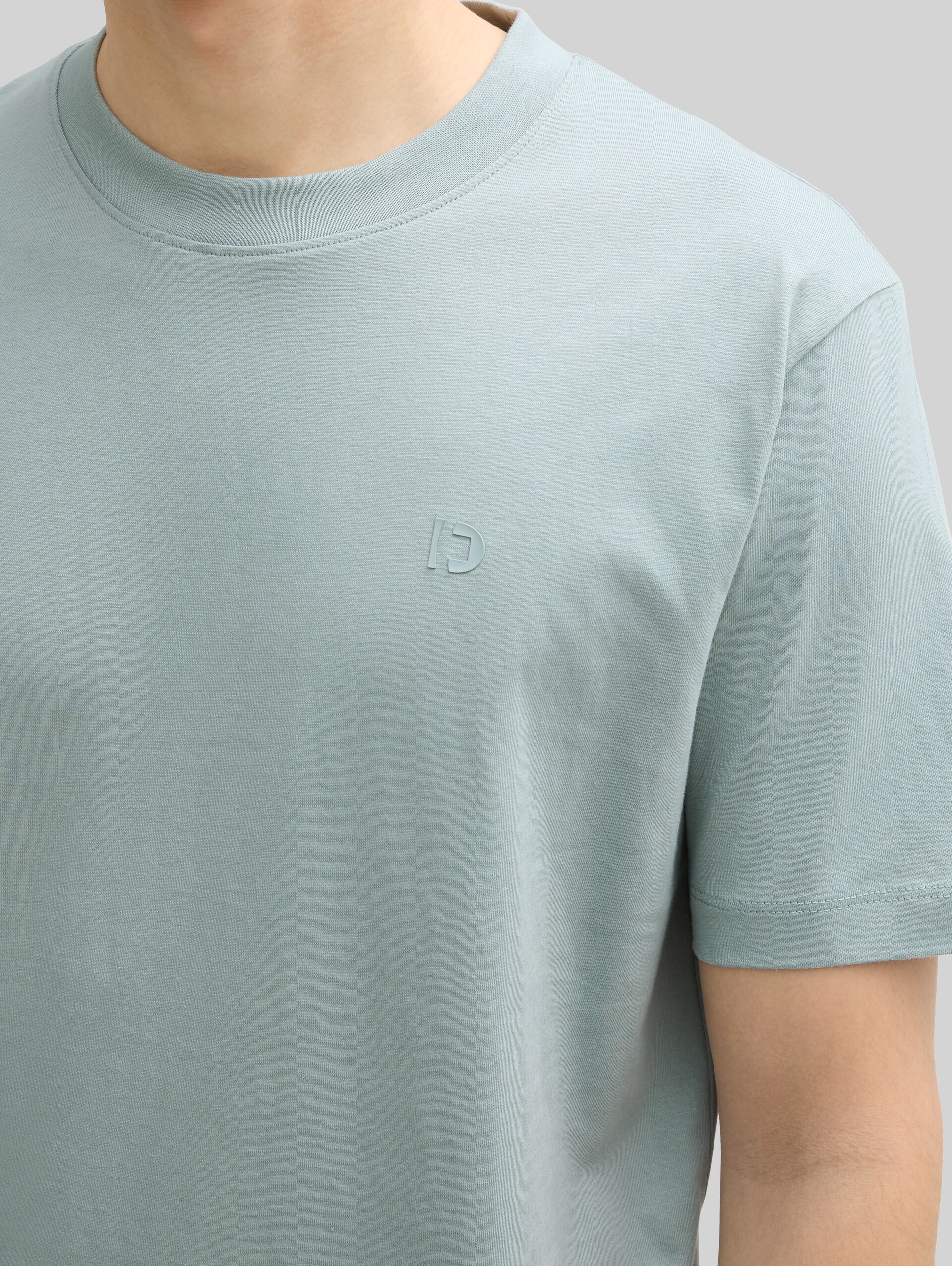 Basic t-shirt - light ice blue - Detail model view
