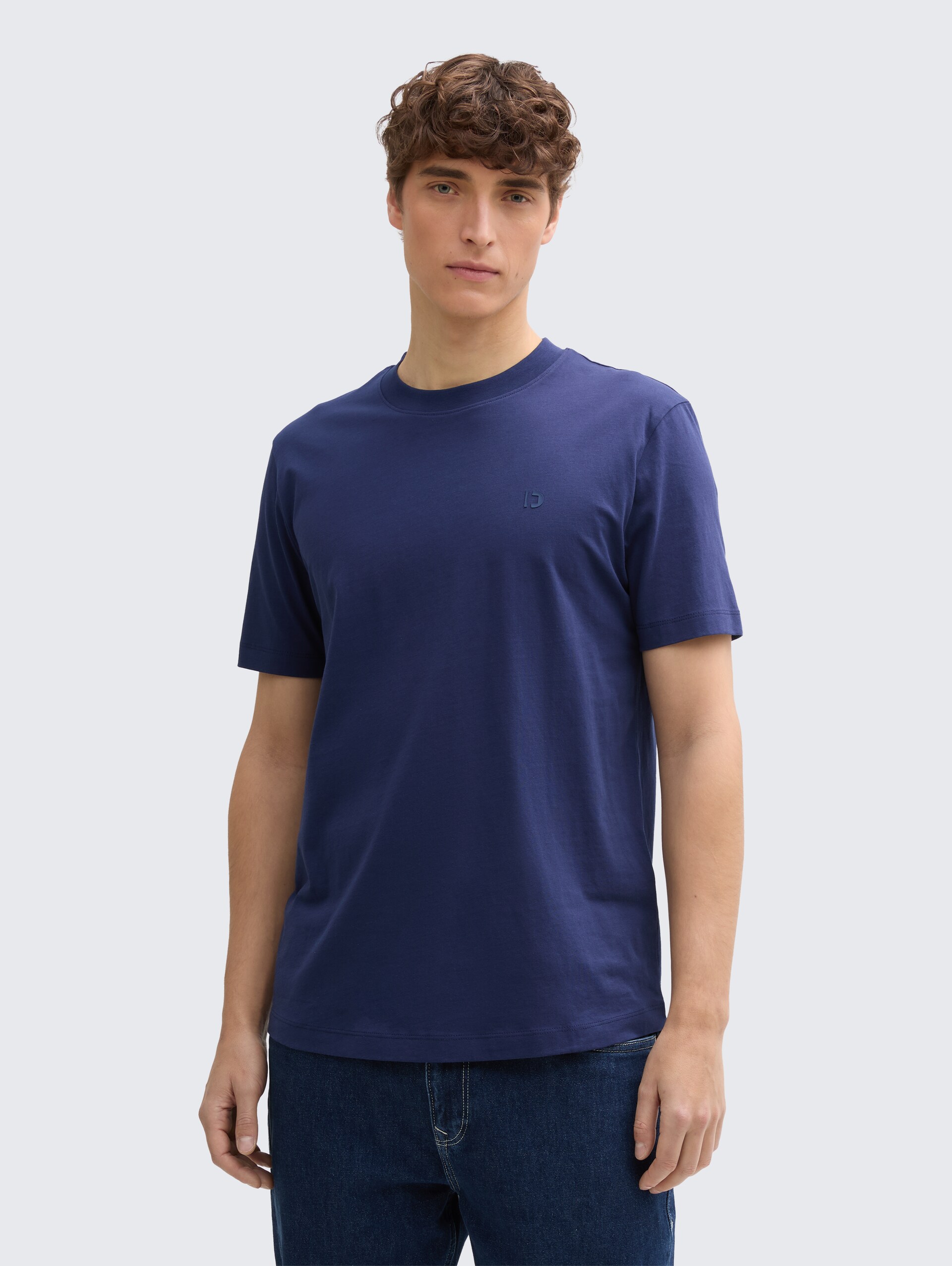 Basic T-Shirt - dark blueberry - Ausschnitt Model-Vorderansicht
