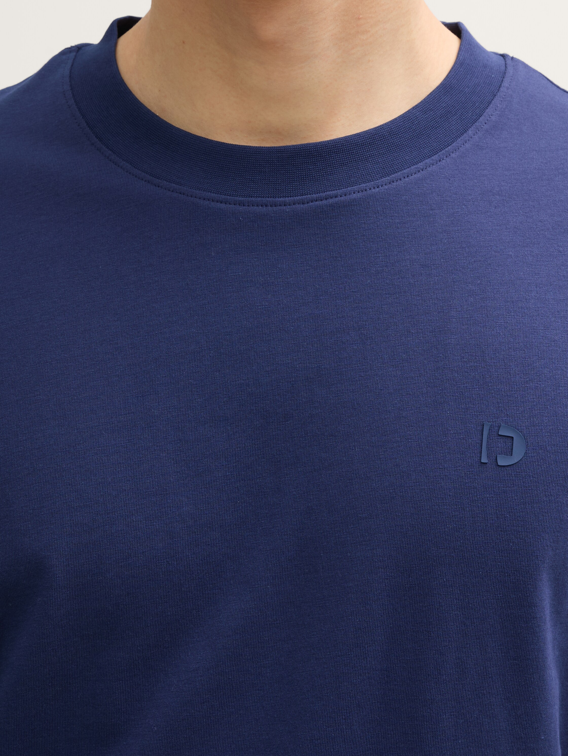 Basic T-Shirt - 4