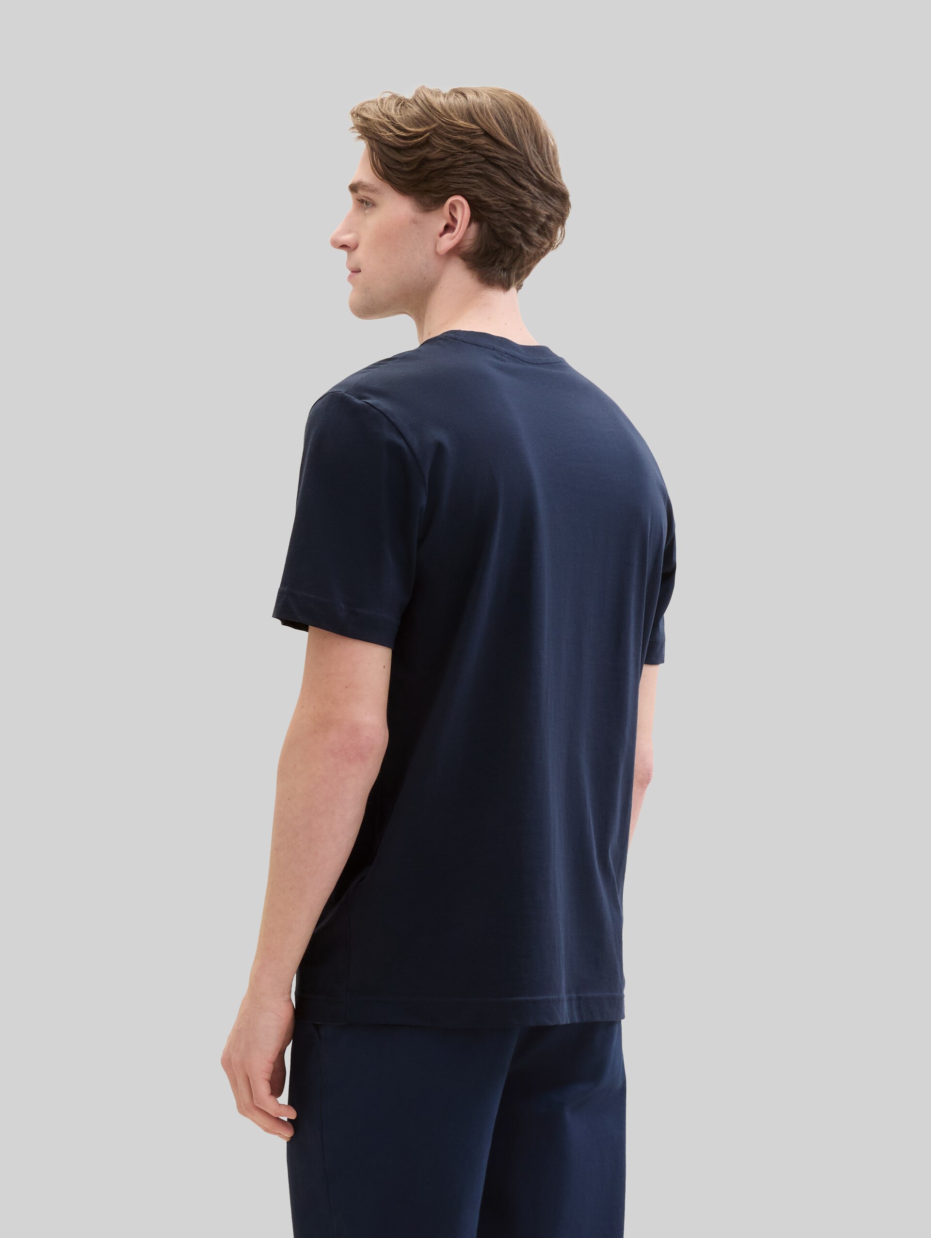 T-shirt with logo print - Dark Blue - Neckline model-back view