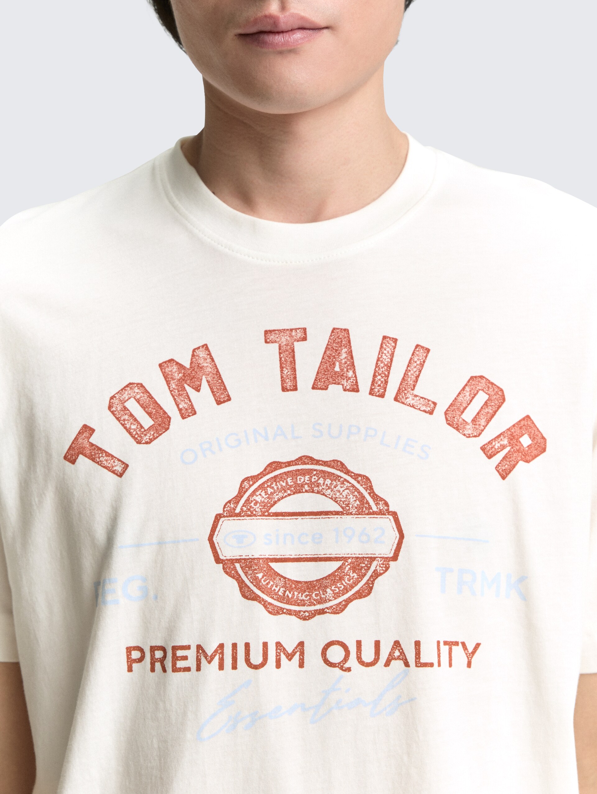 T-Shirt mit Logo-Print - off white - Detail-Model-Ansicht