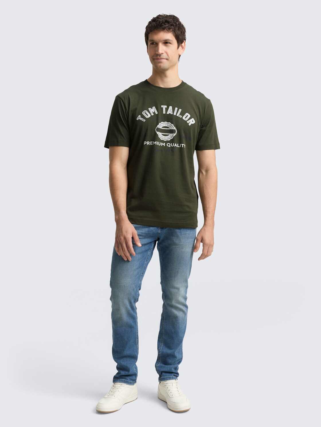 T-Shirt mit Logo-Print - Deep Forest Green - Model-Vorderansicht