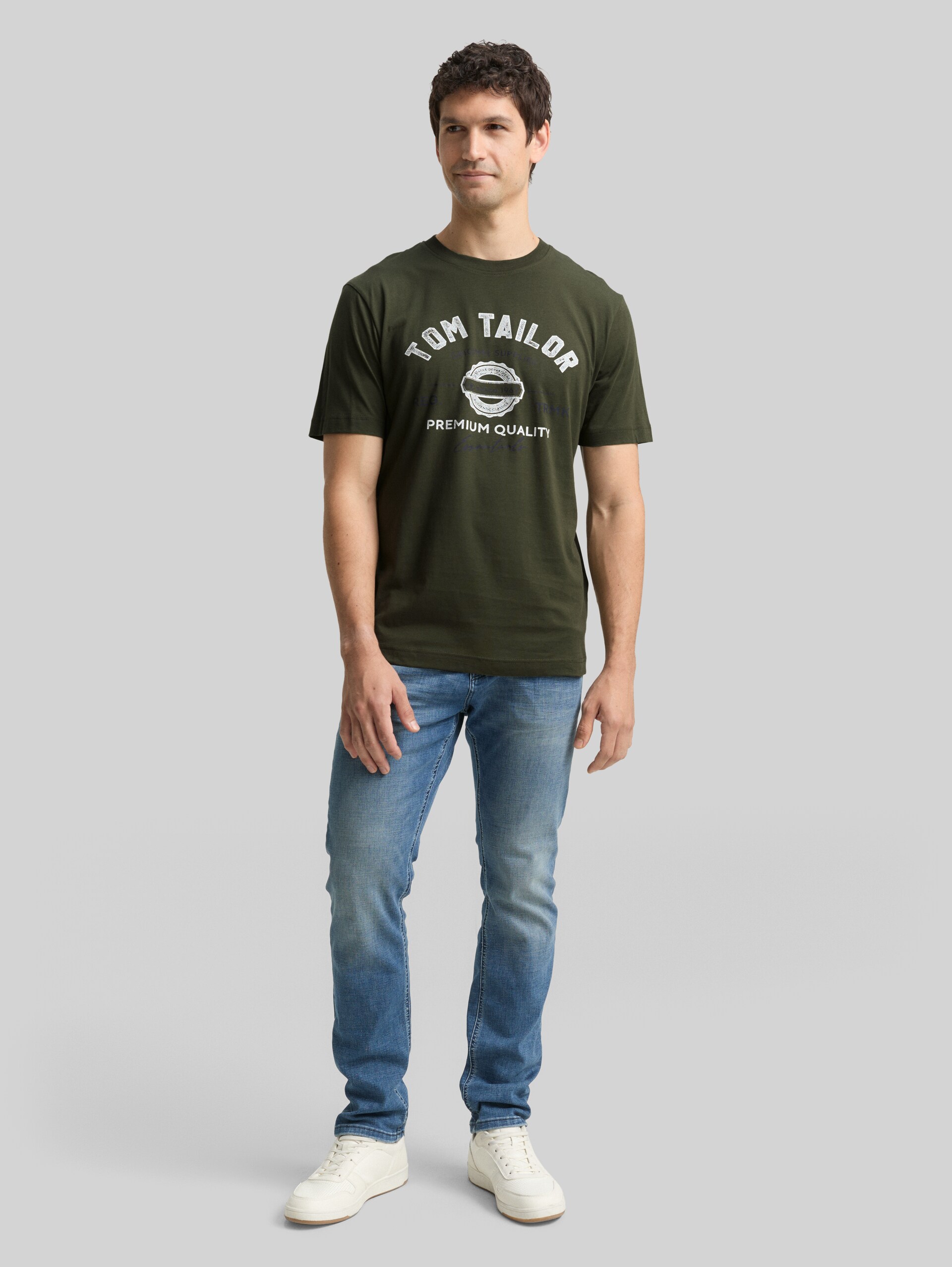 T-shirt with logo print - Deep Forest Green - Model front view