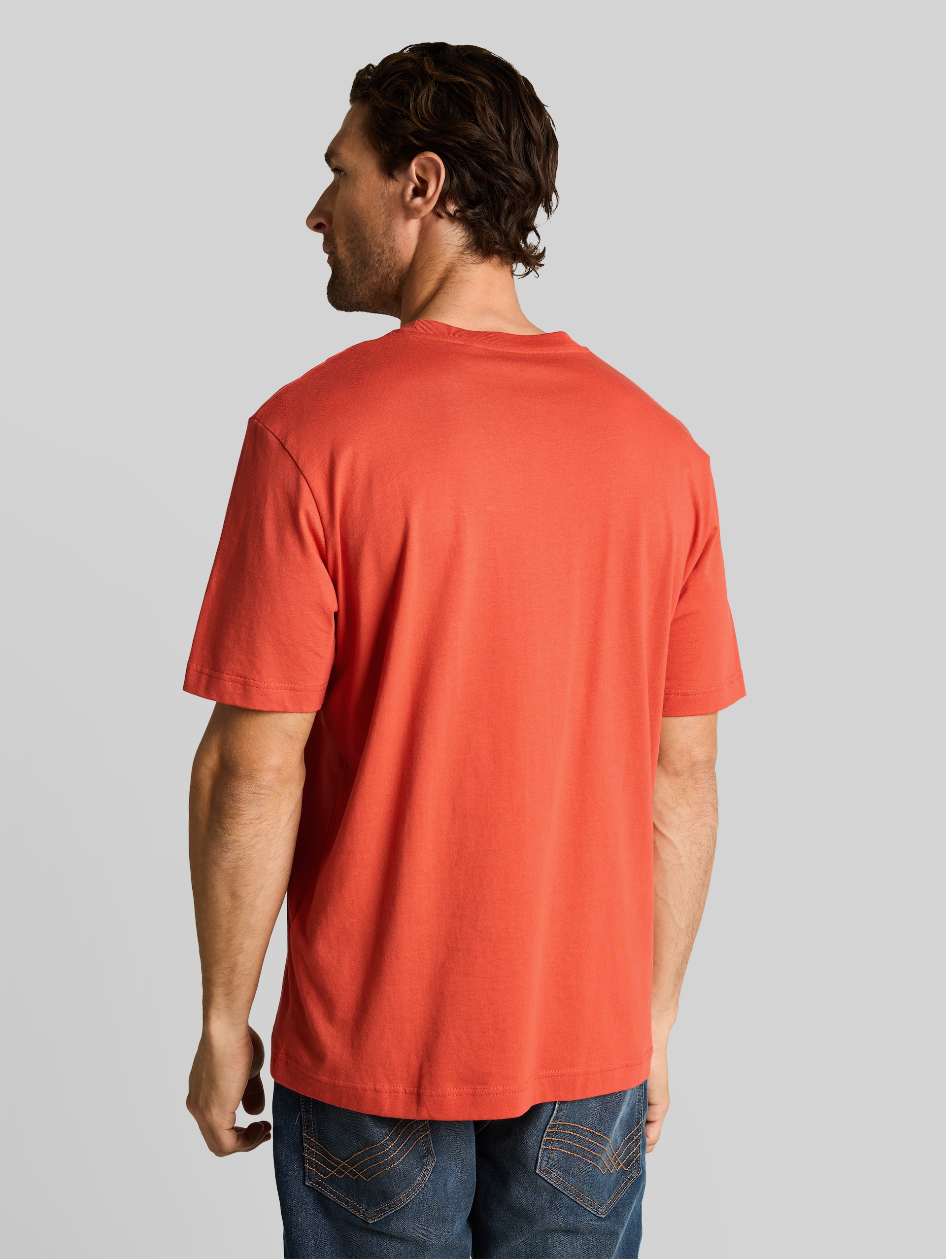 T-shirt with logo print - Chili Orange - Neckline model-back view