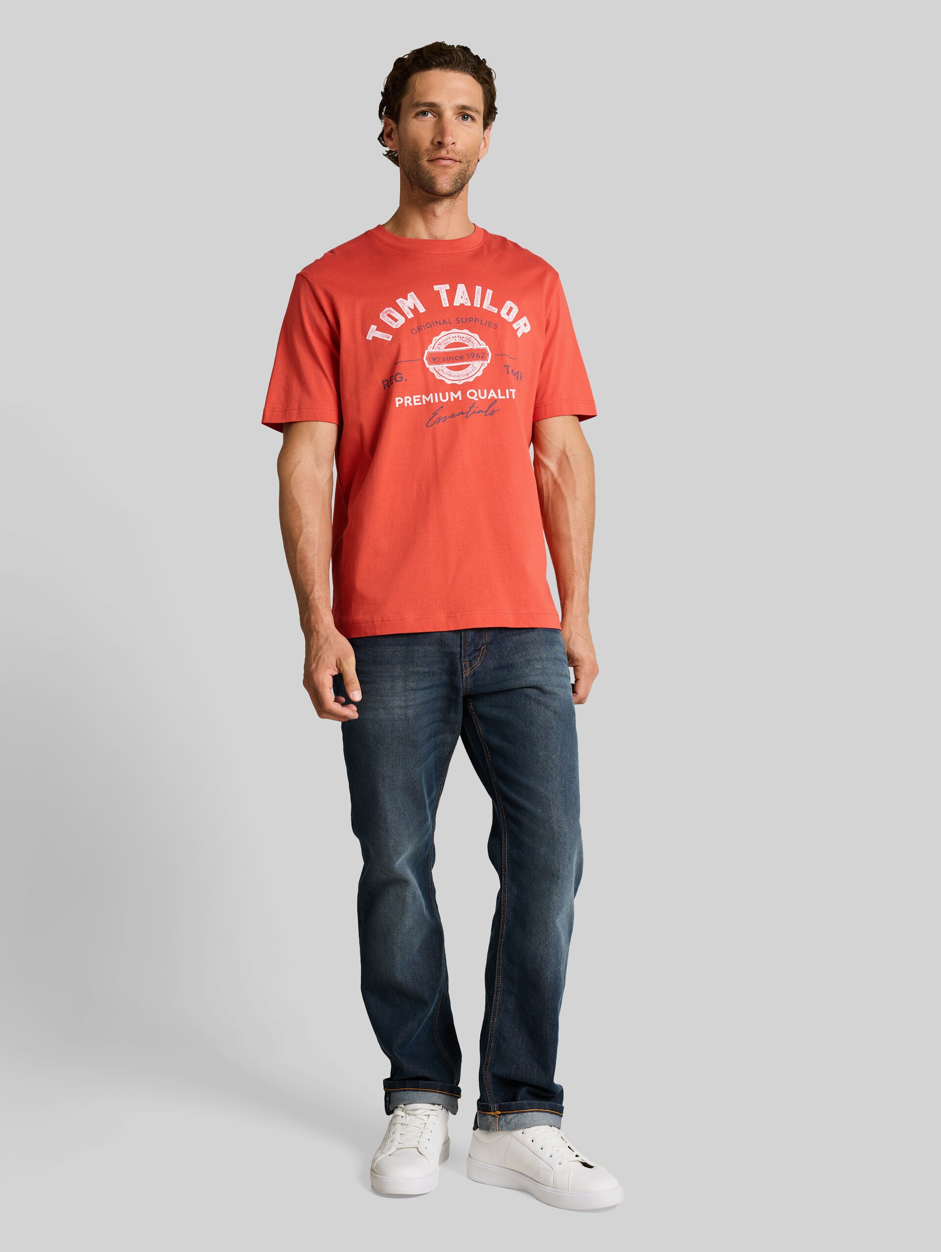T-shirt with logo print - Chili Orange - Model front view