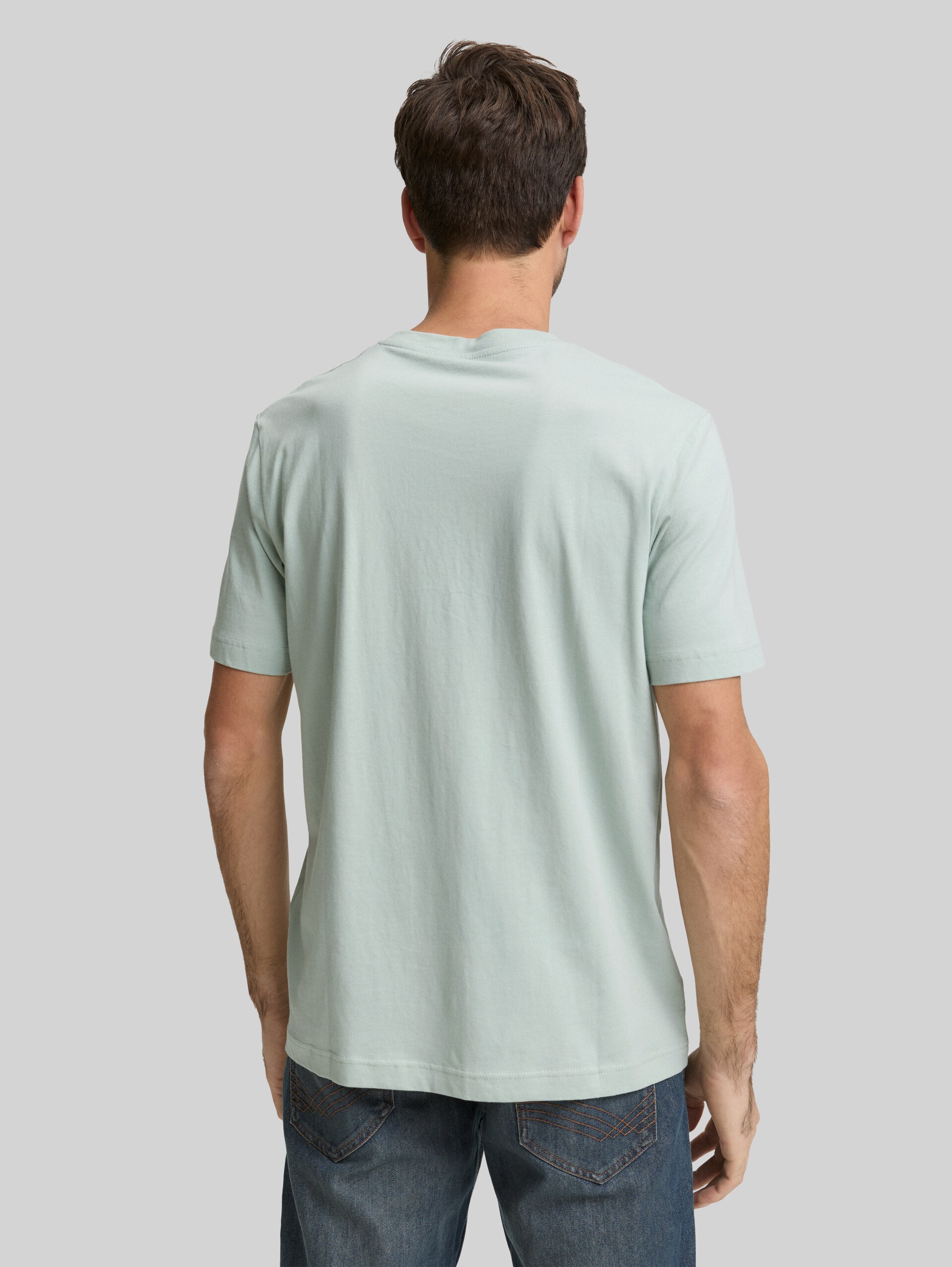 T-shirt with logo print - soft greyish green - Neckline model-back view