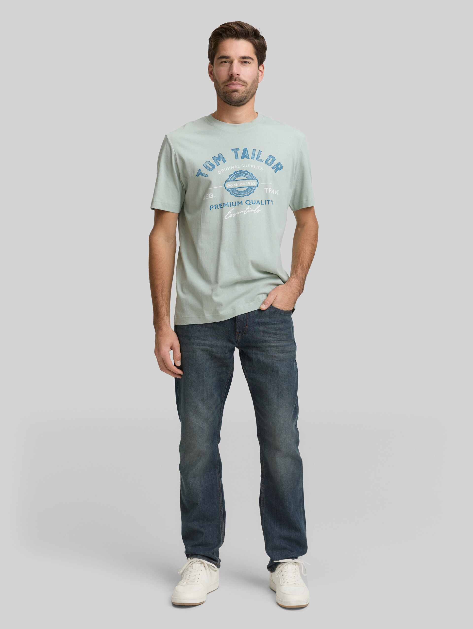 T-shirt with logo print - soft greyish green - Model front view