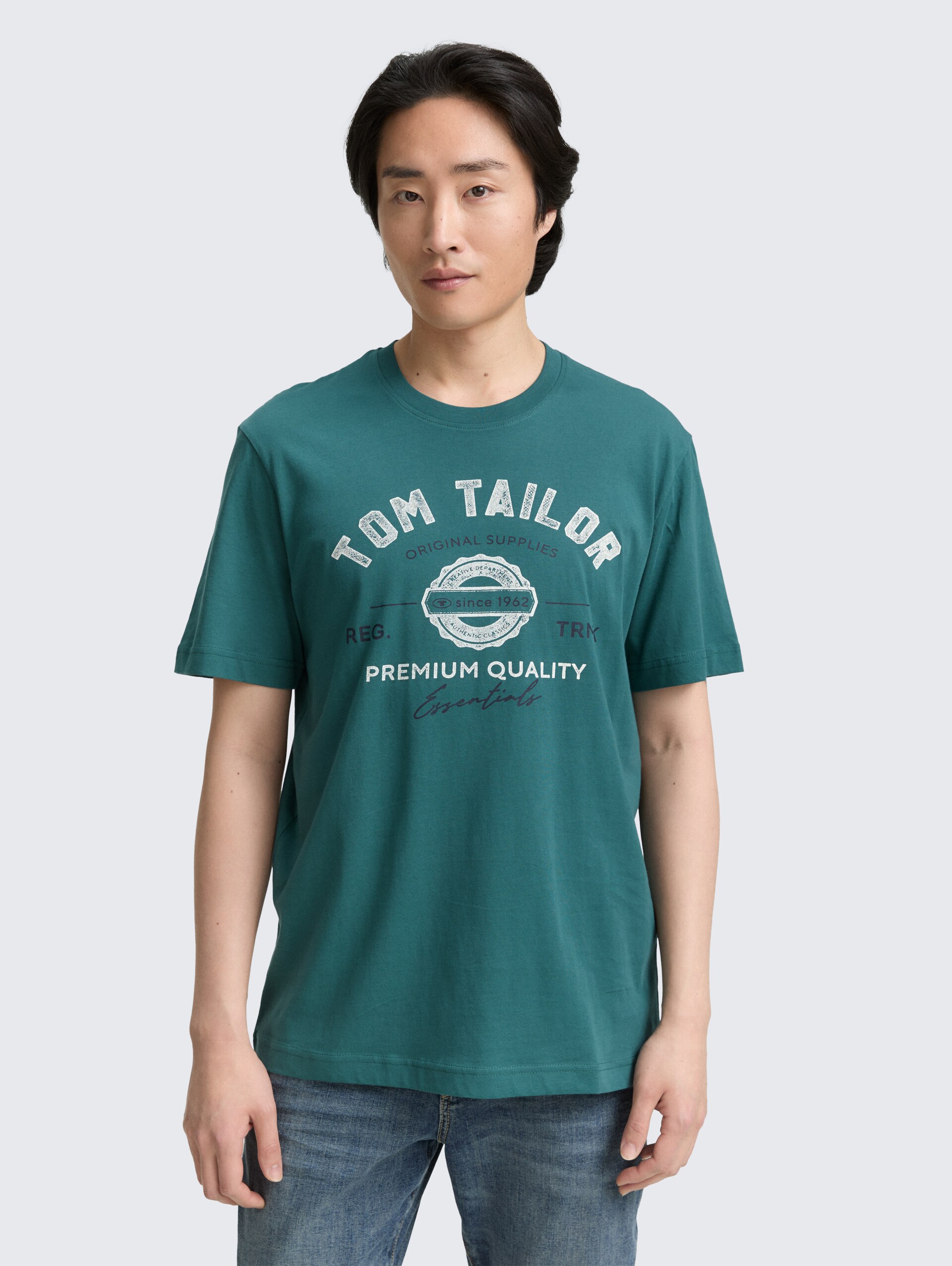 T-Shirt mit Logo-Print - Jasper Green - Ausschnitt Model-Vorderansicht