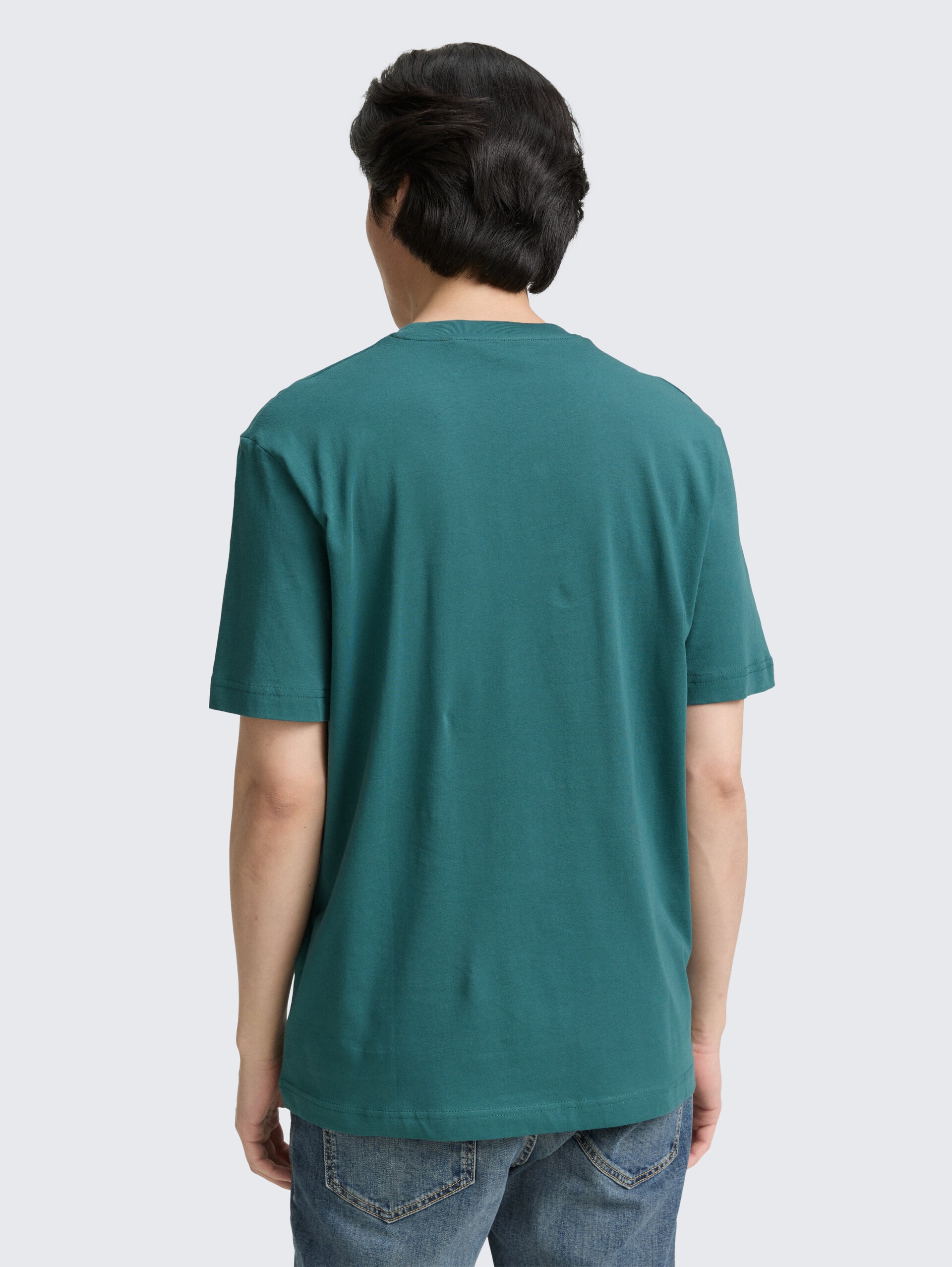T-Shirt mit Logo-Print - Jasper Green - Auschnitt Model-Rückansicht