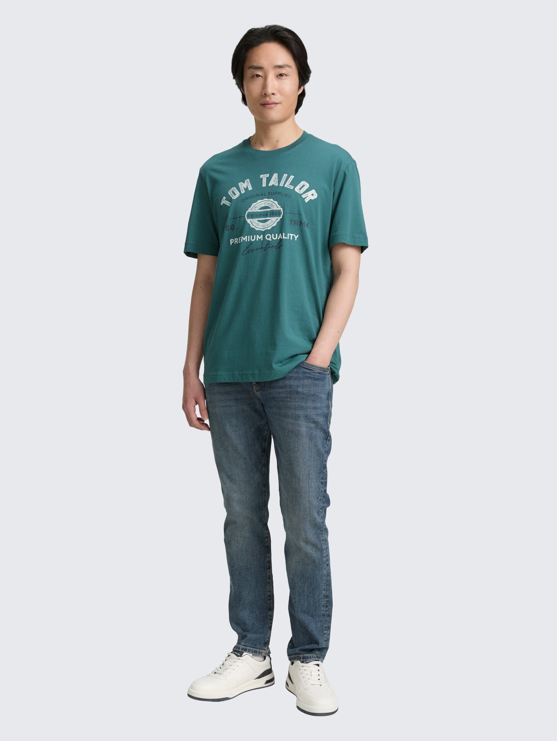 T-Shirt mit Logo-Print - Jasper Green - Model-Vorderansicht