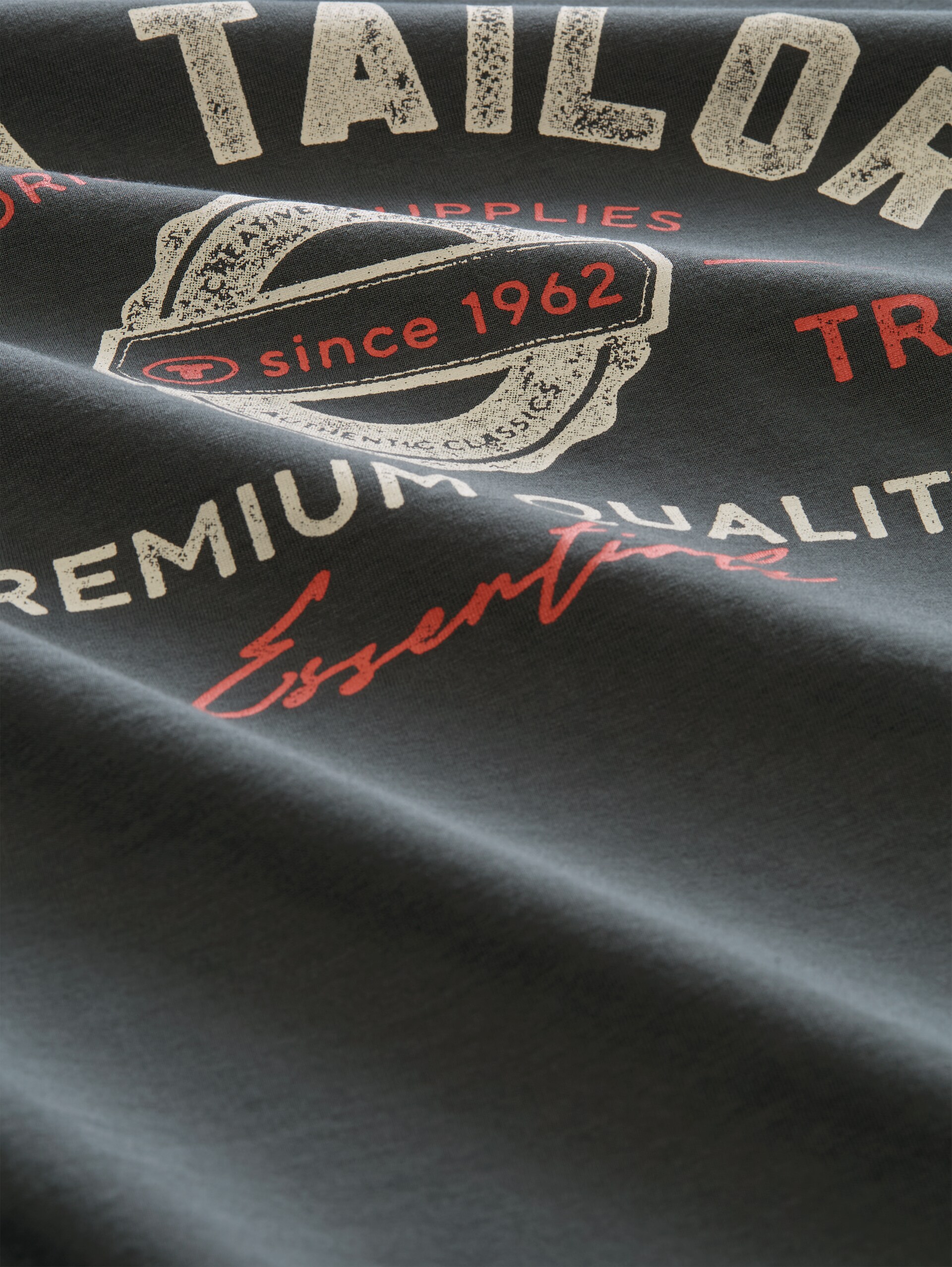 T-Shirt mit Logo-Print - Darkest Olive - Material-Ansicht