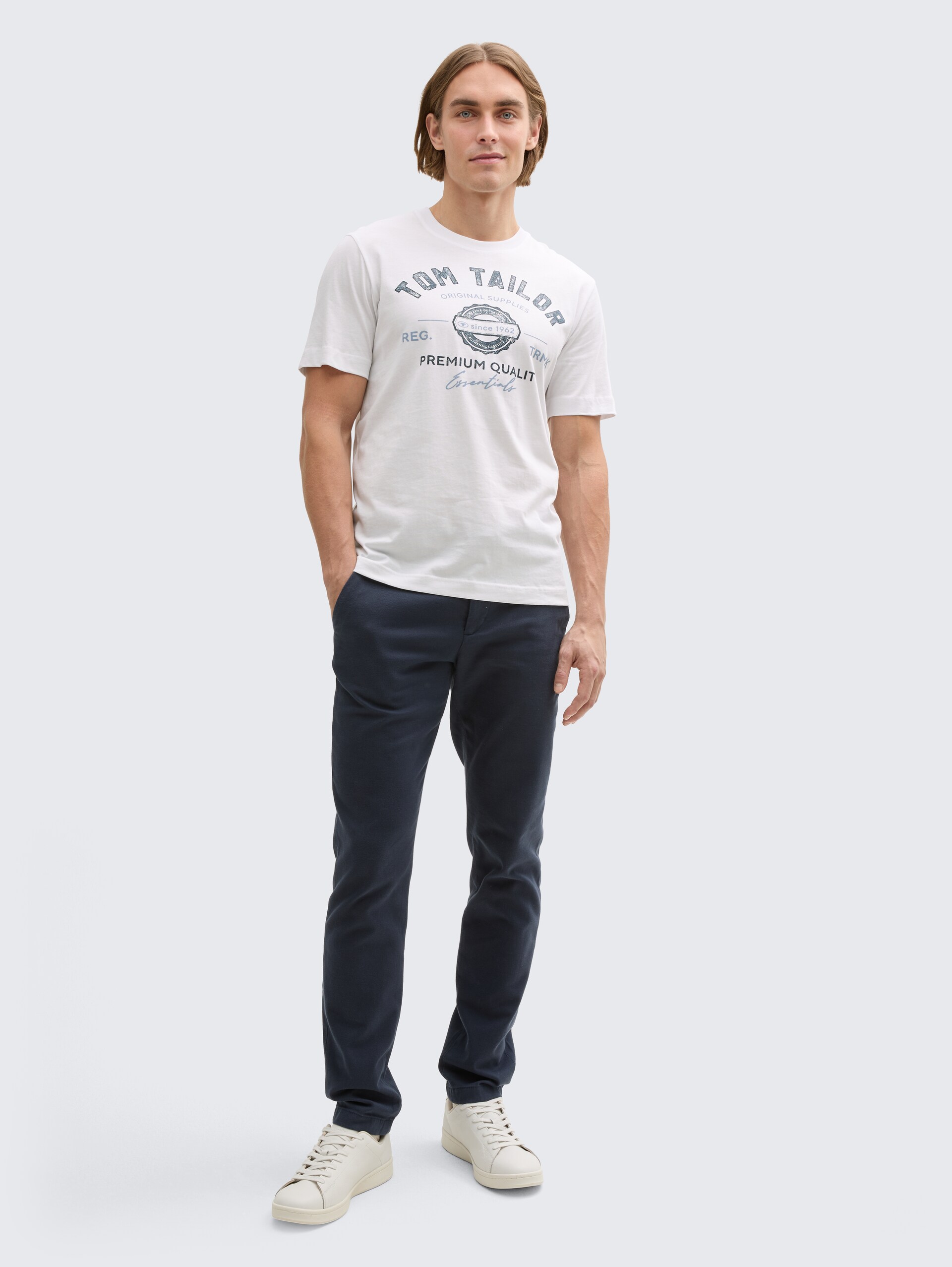 T-Shirt mit Logo-Print - White - Model-Vorderansicht