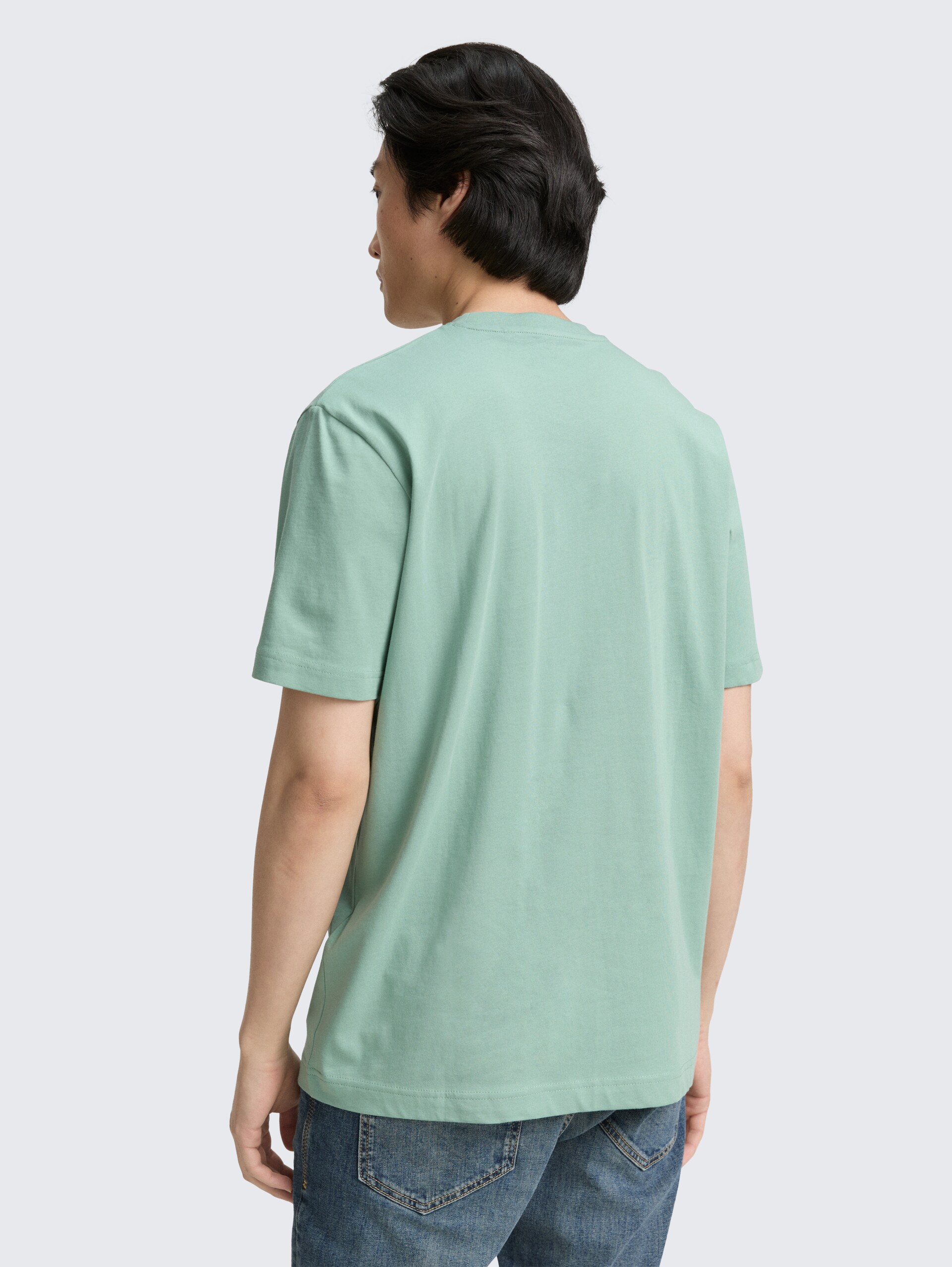 T-Shirt mit Logo-Print - dust green - Auschnitt Model-Rückansicht