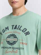 T-Shirt mit Logo-Print - dust green - Detail-Model-Ansicht