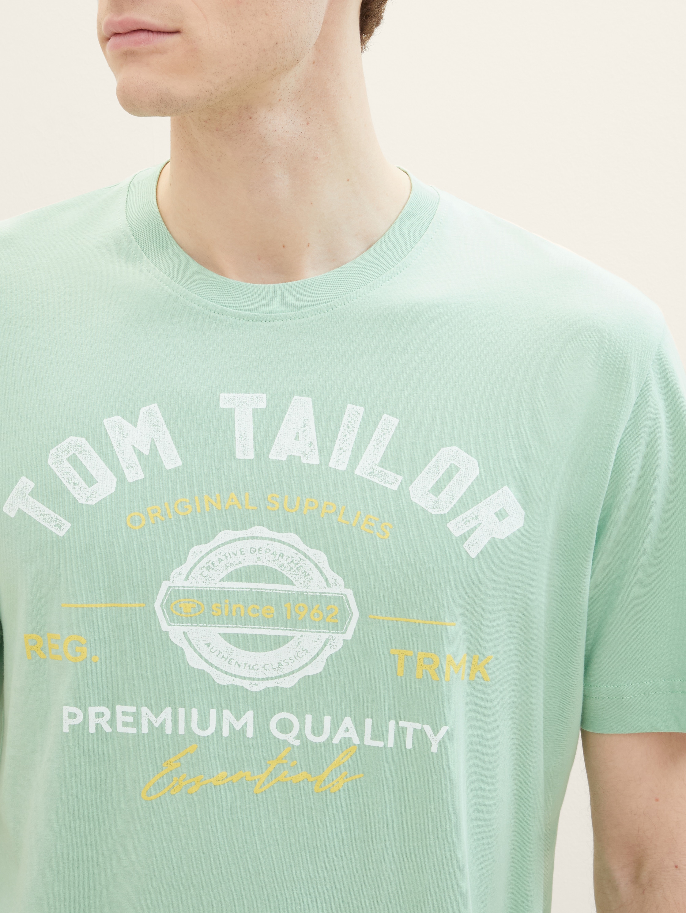 T-Shirt mit Logo-Print - paradise mint - Detail-Model-Ansicht