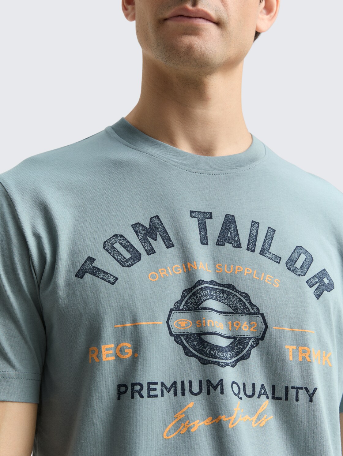 T-Shirt mit Logo-Print - grey mint - Detail-Model-Ansicht