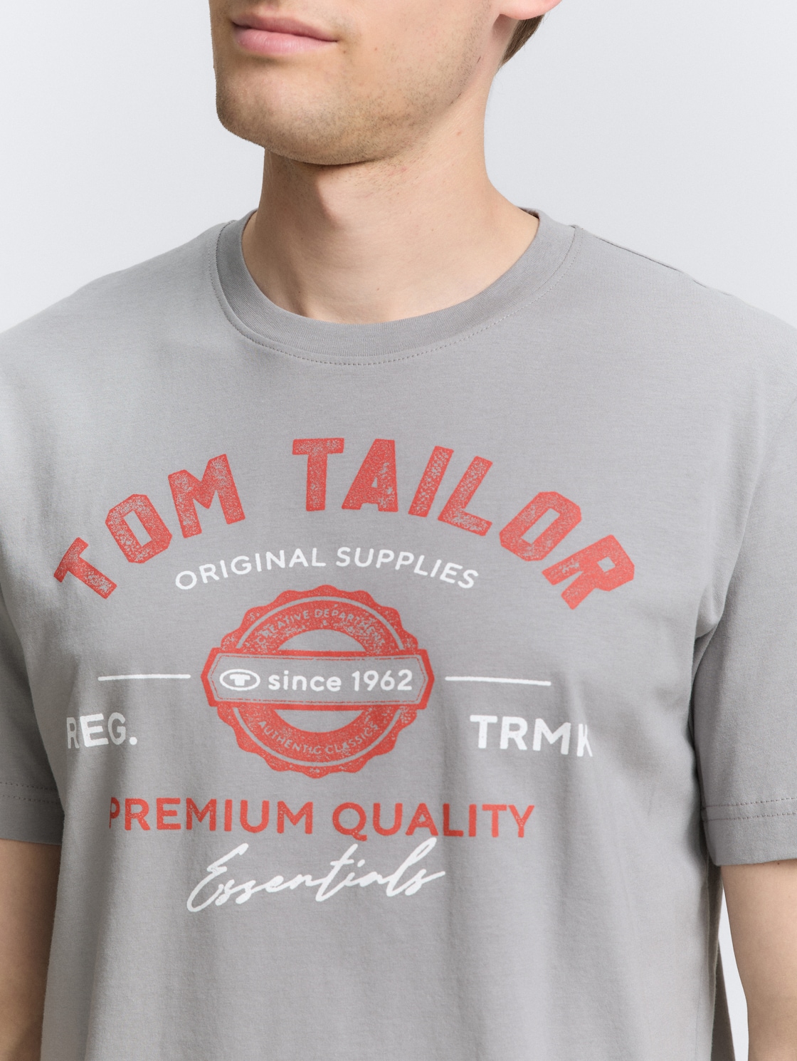 T-Shirt mit Logo-Print - formal grey - Detail-Model-Ansicht