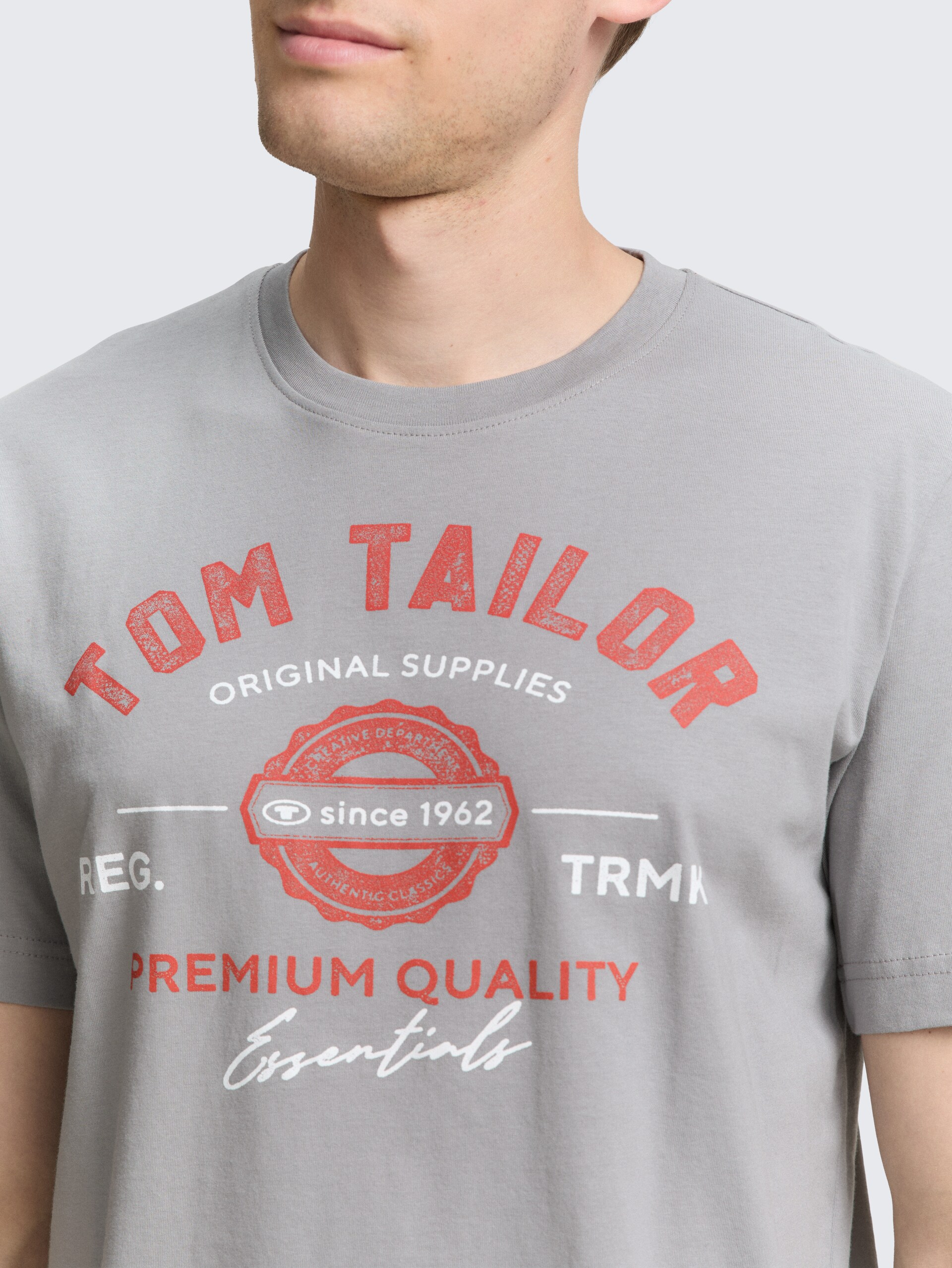 T-Shirt mit Logo-Print - formal grey - Detail-Model-Ansicht