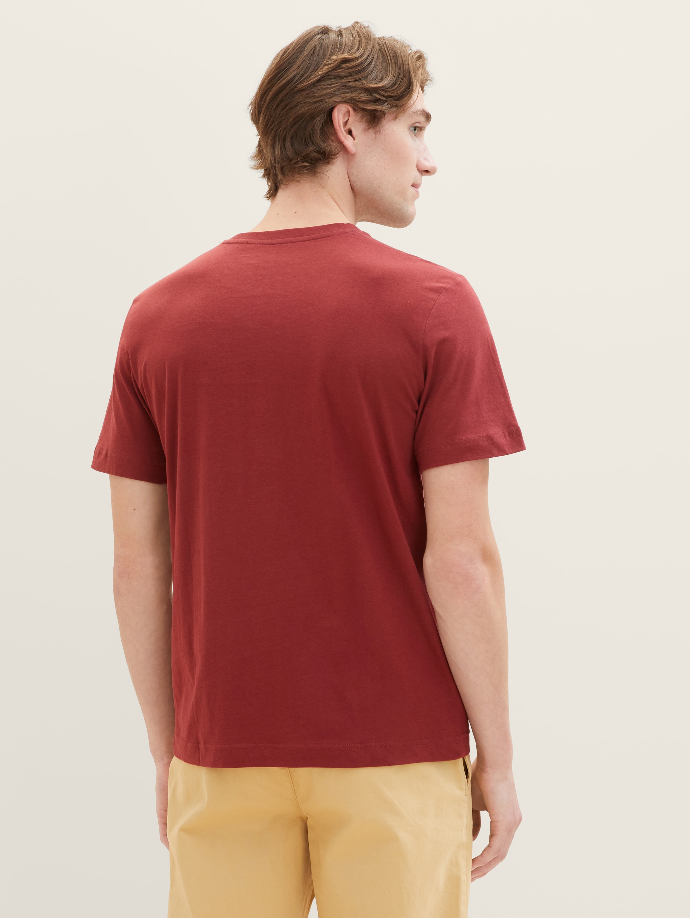 T-Shirt mit Logo-Print - burned bordeaux red - Auschnitt Model-Rückansicht