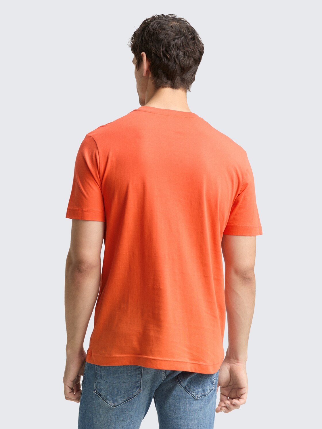 T-Shirt mit Logo-Print - pale red - Auschnitt Model-Rückansicht