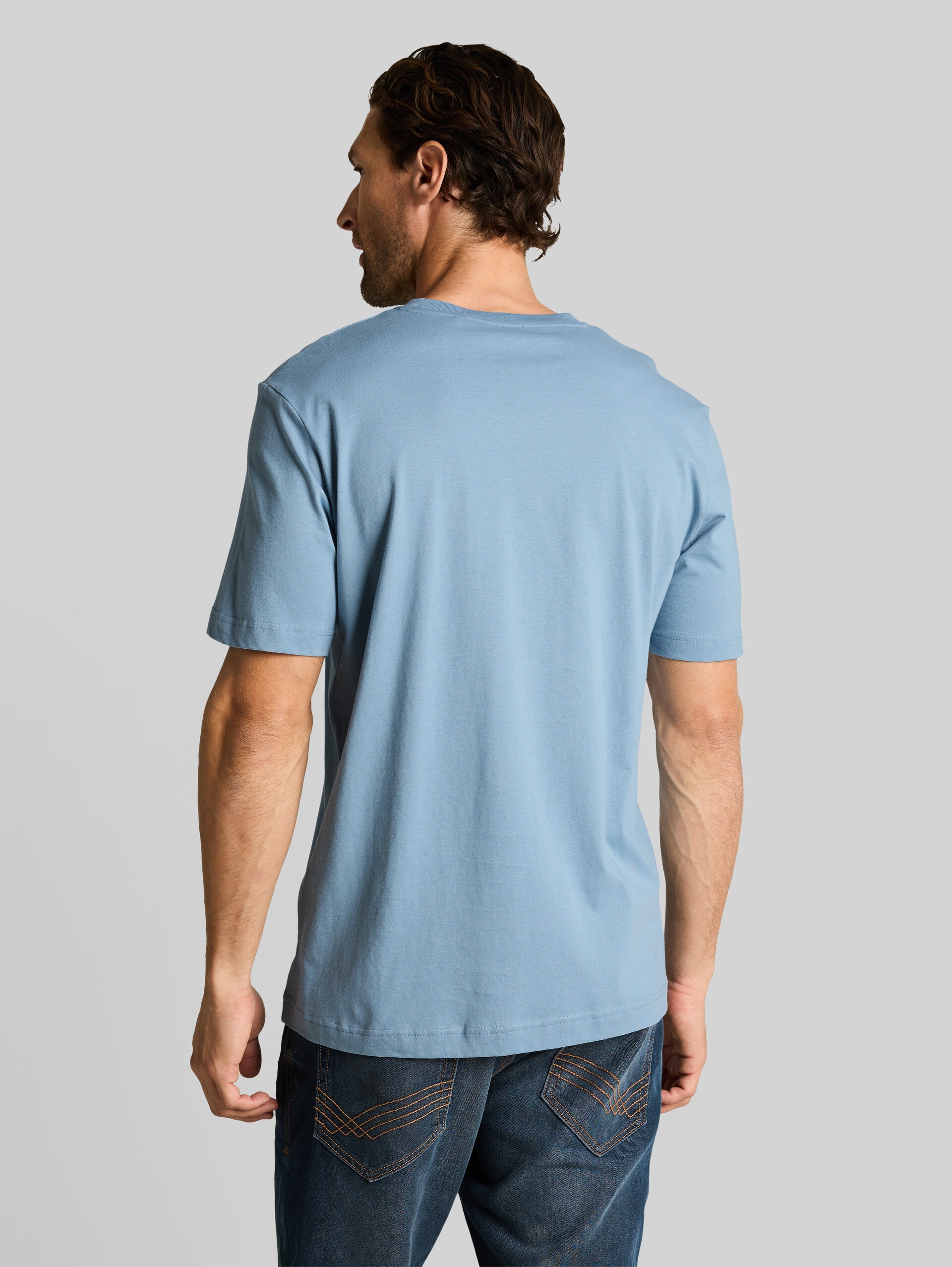 T-shirt with logo print - mountain spring blue - Neckline model-back view