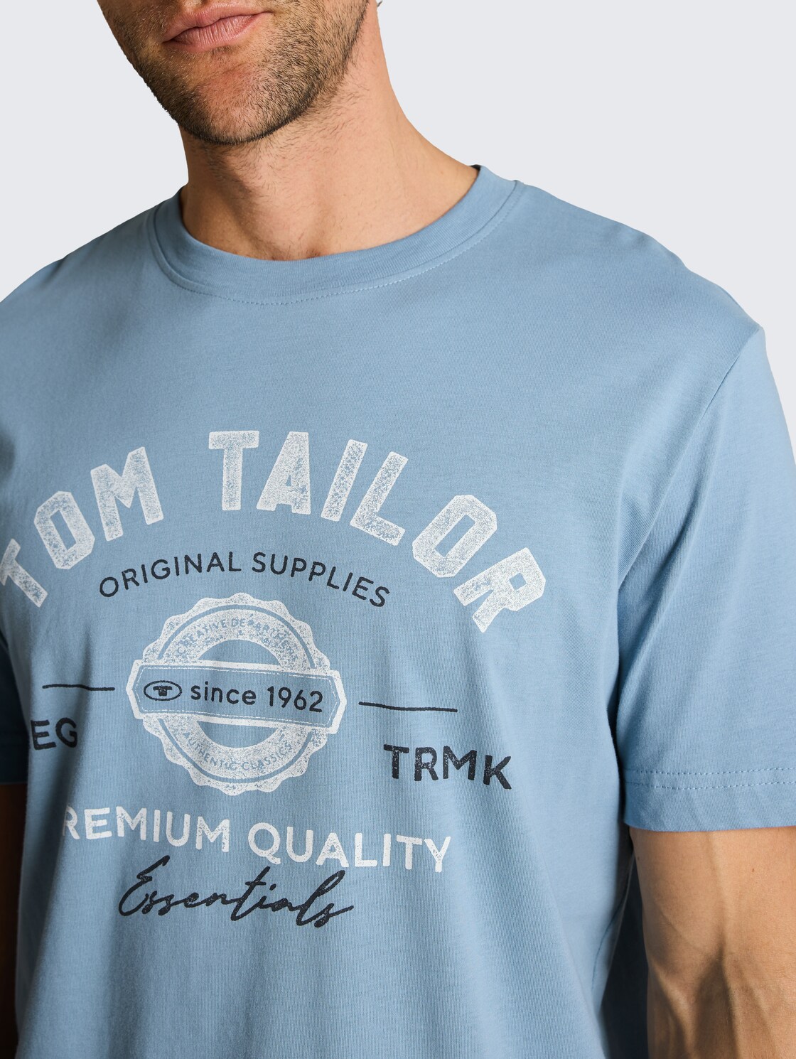 T-Shirt mit Logo-Print - mountain spring blue - Detail-Model-Ansicht