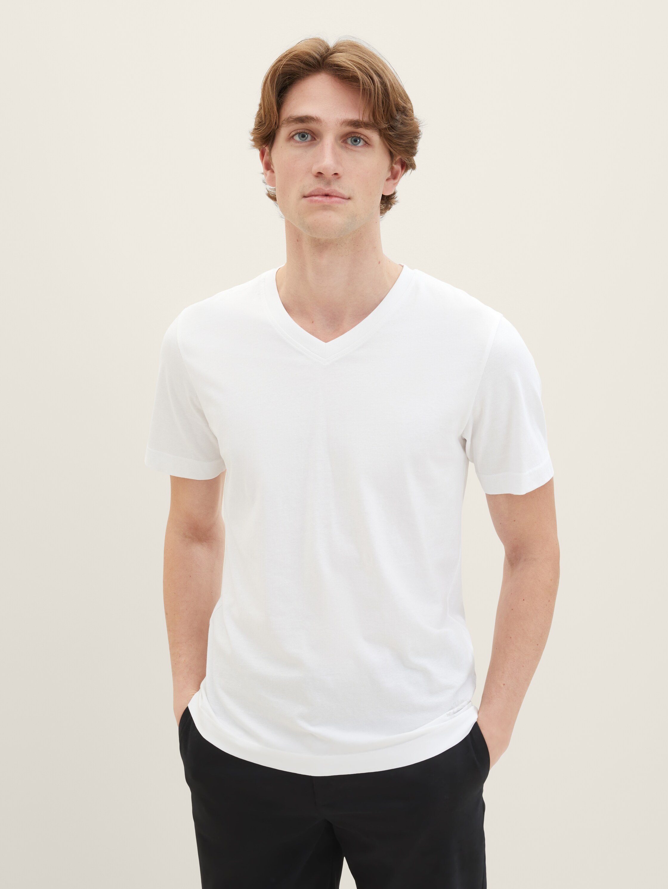 Basic T-Shirt im 2er-Pack mit V-Ausschnitt - 1