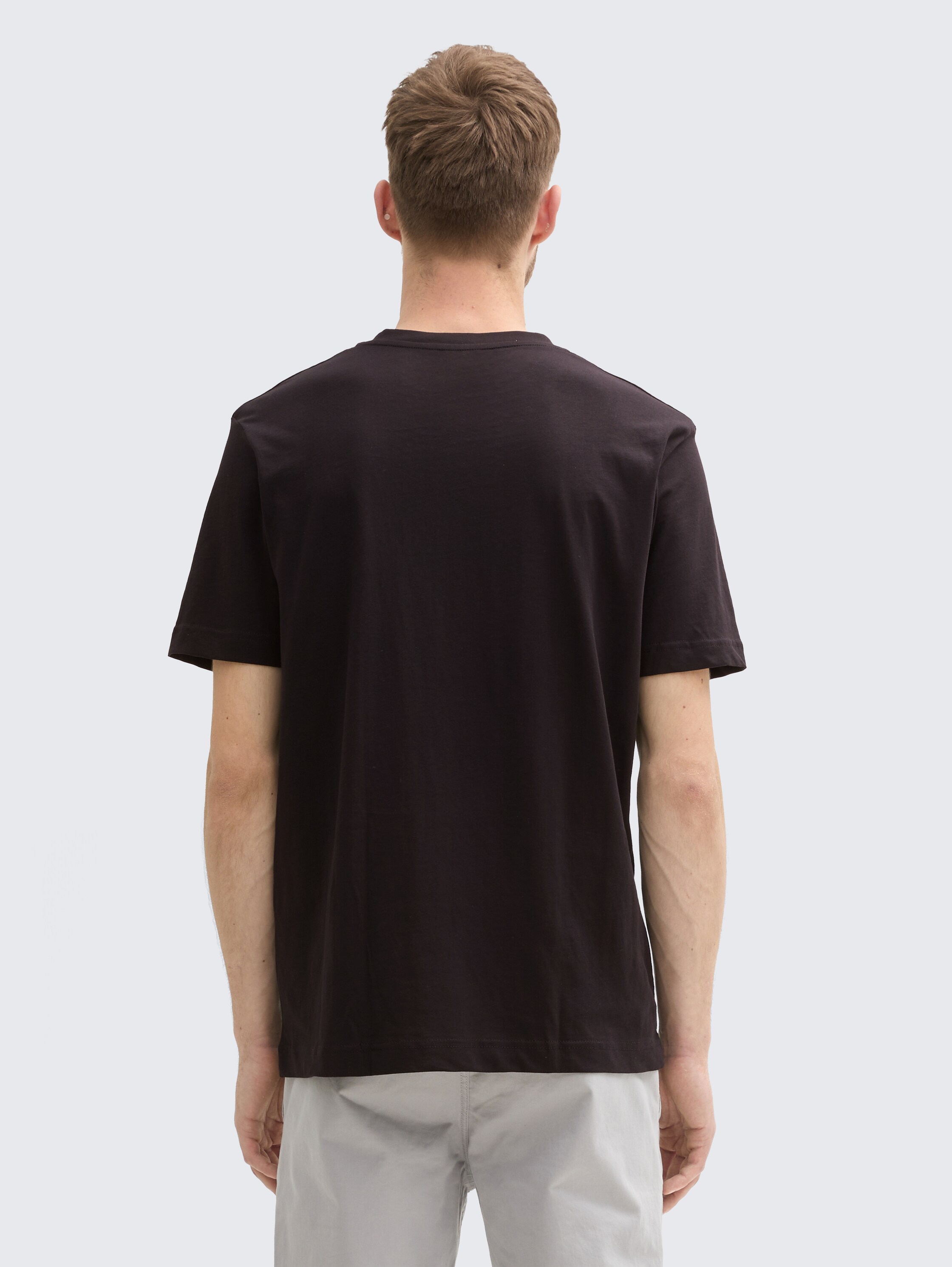 Basic T-Shirt im 2er-Pack mit V-Ausschnitt - black - 