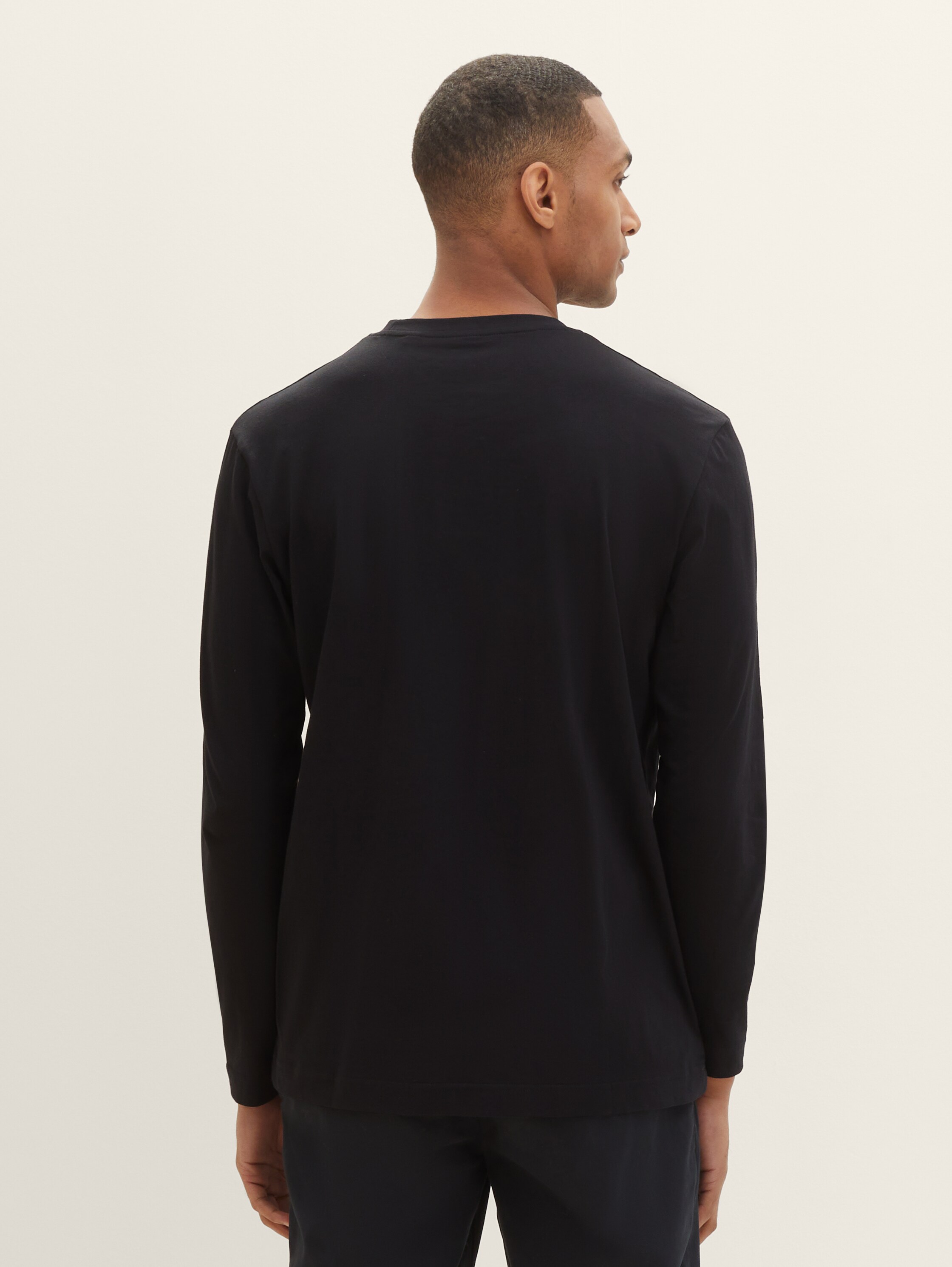 Langarmshirt mit Logo Print - Black - Auschnitt Model-Rückansicht