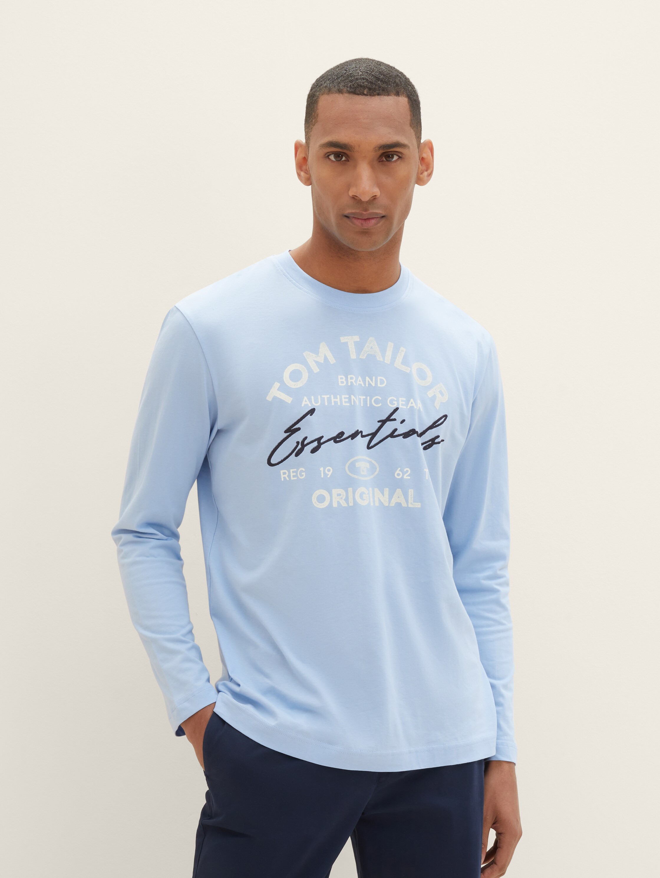 Shirt met lange mouwen en logoprint - washed out middle blue - Nek model vooraanzicht