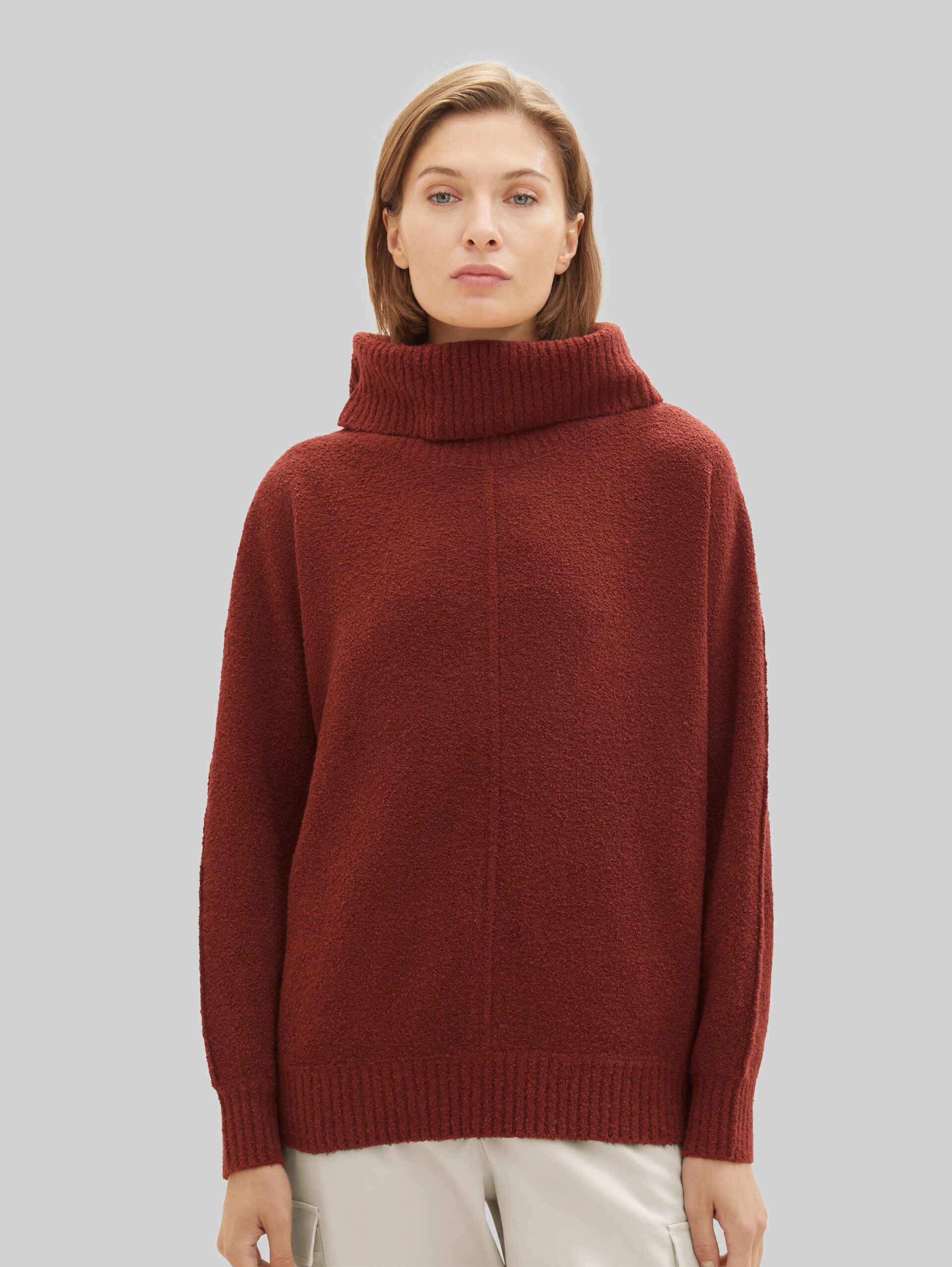 Pull tricoté - raisin - Découpe Vue de face du modèle
