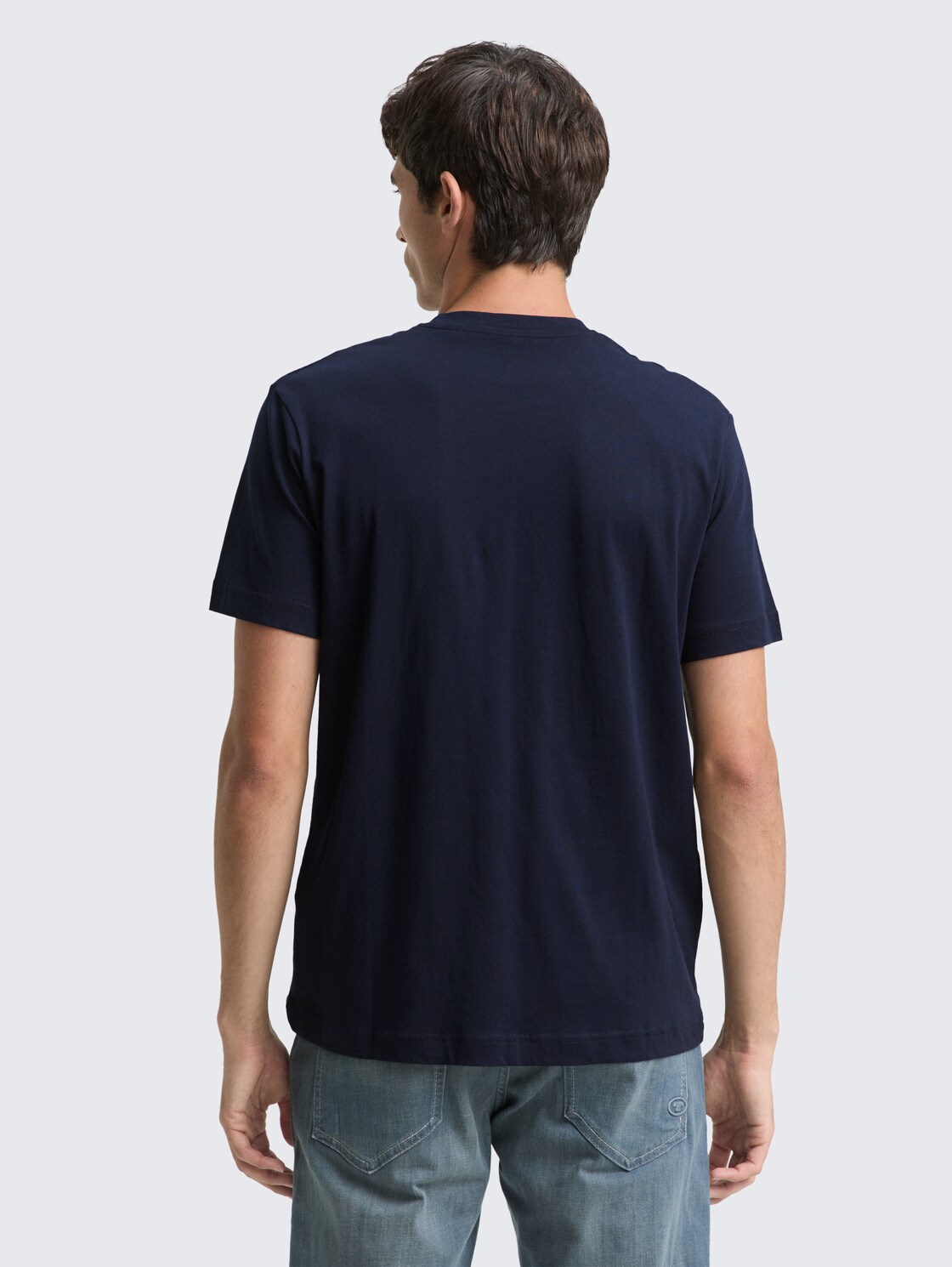 T-Shirt mit Print - sky captain blue - Auschnitt Model-Rückansicht