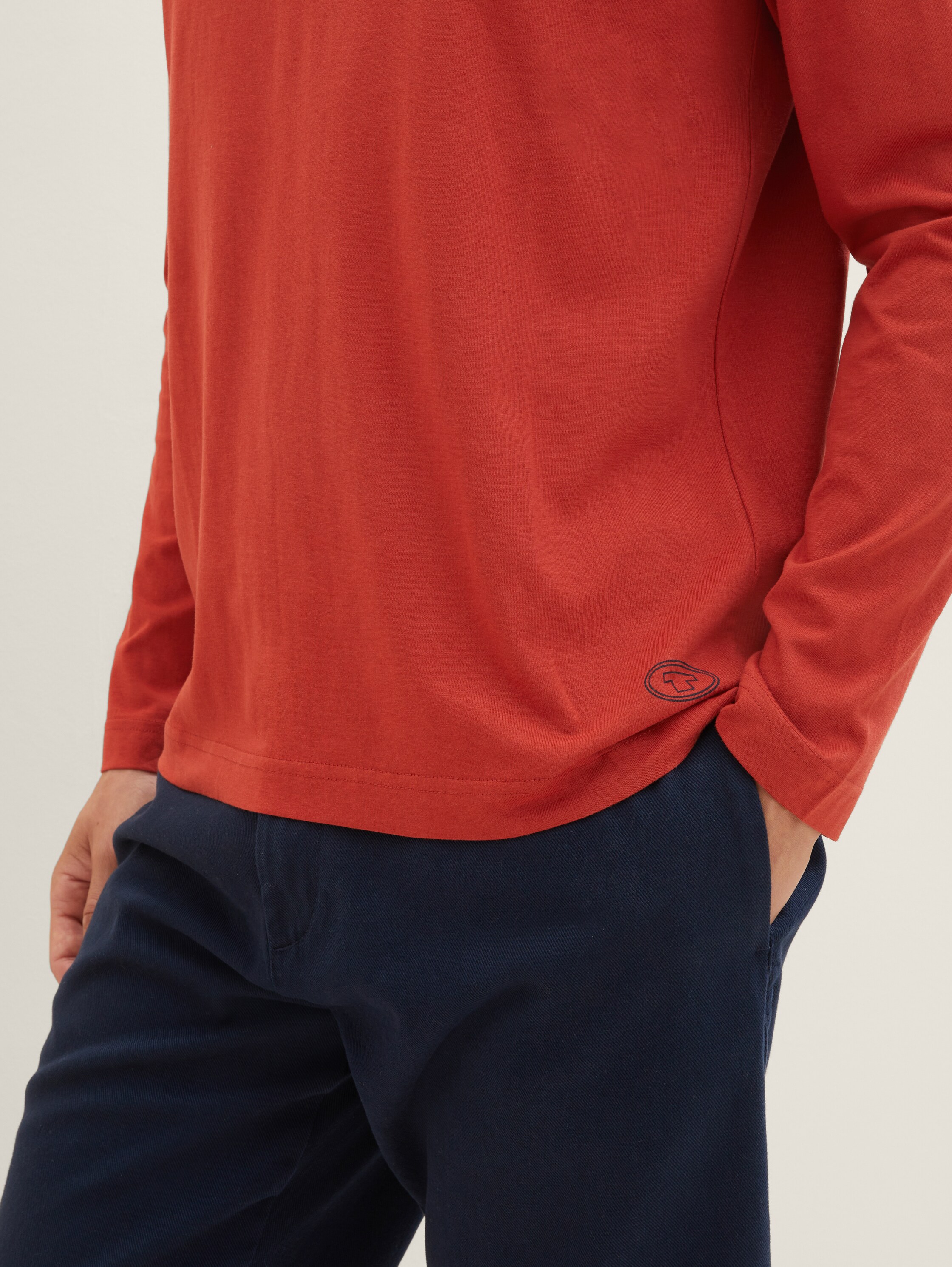 Langarmshirt - velvet red - Detail-Model-Ansicht