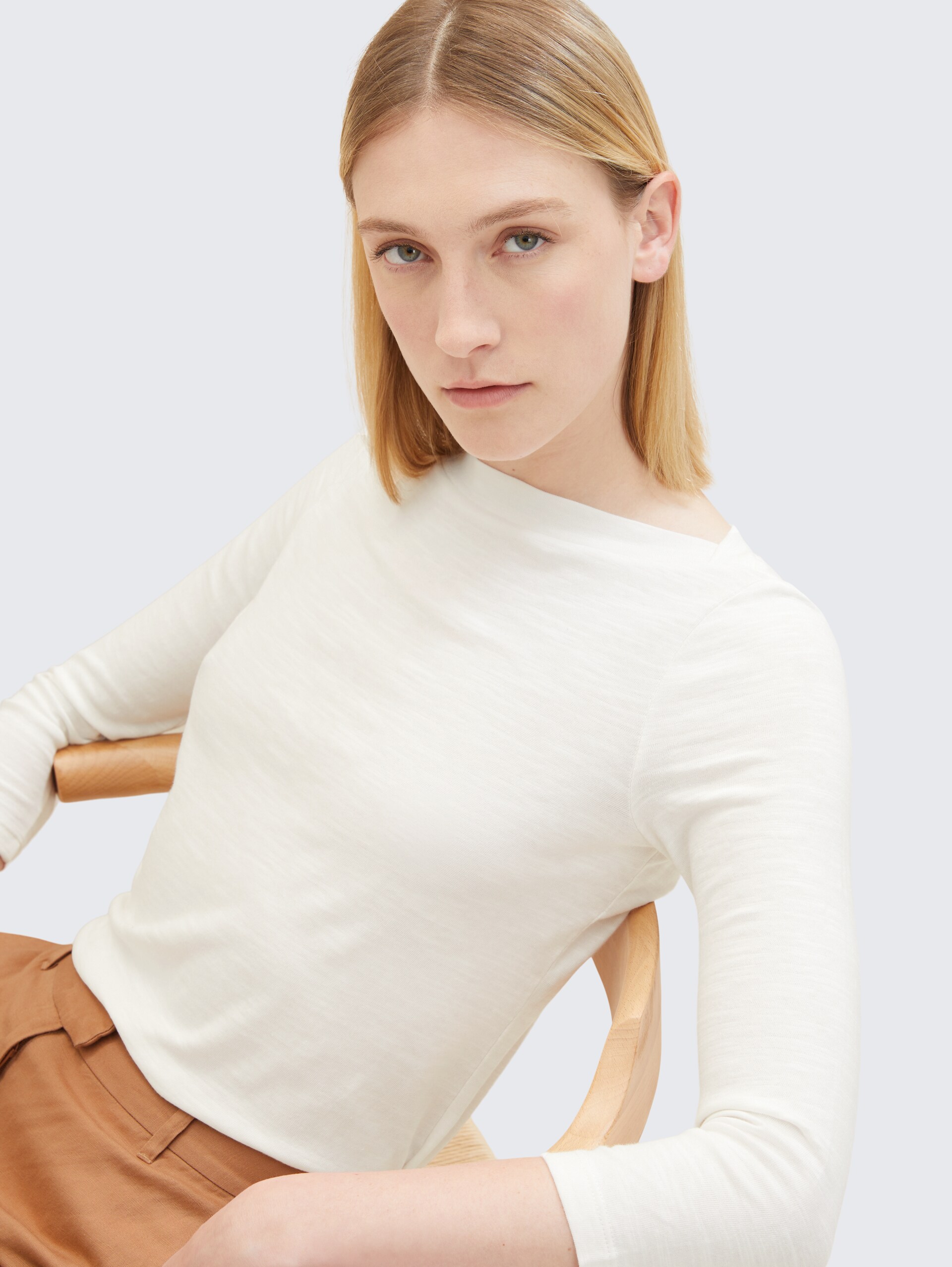Basic Longsleeve mit 3/4-Arm aus Baumwolle - Whisper White - Model-Vorderansicht