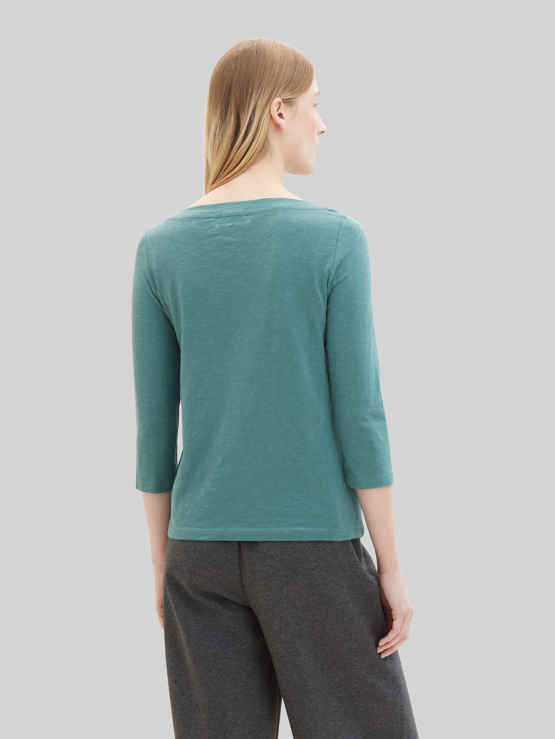 Longsleeve mit 3/4-Arm aus Baumwolle - Sea Pine Green - Auschnitt Model-Rückansicht