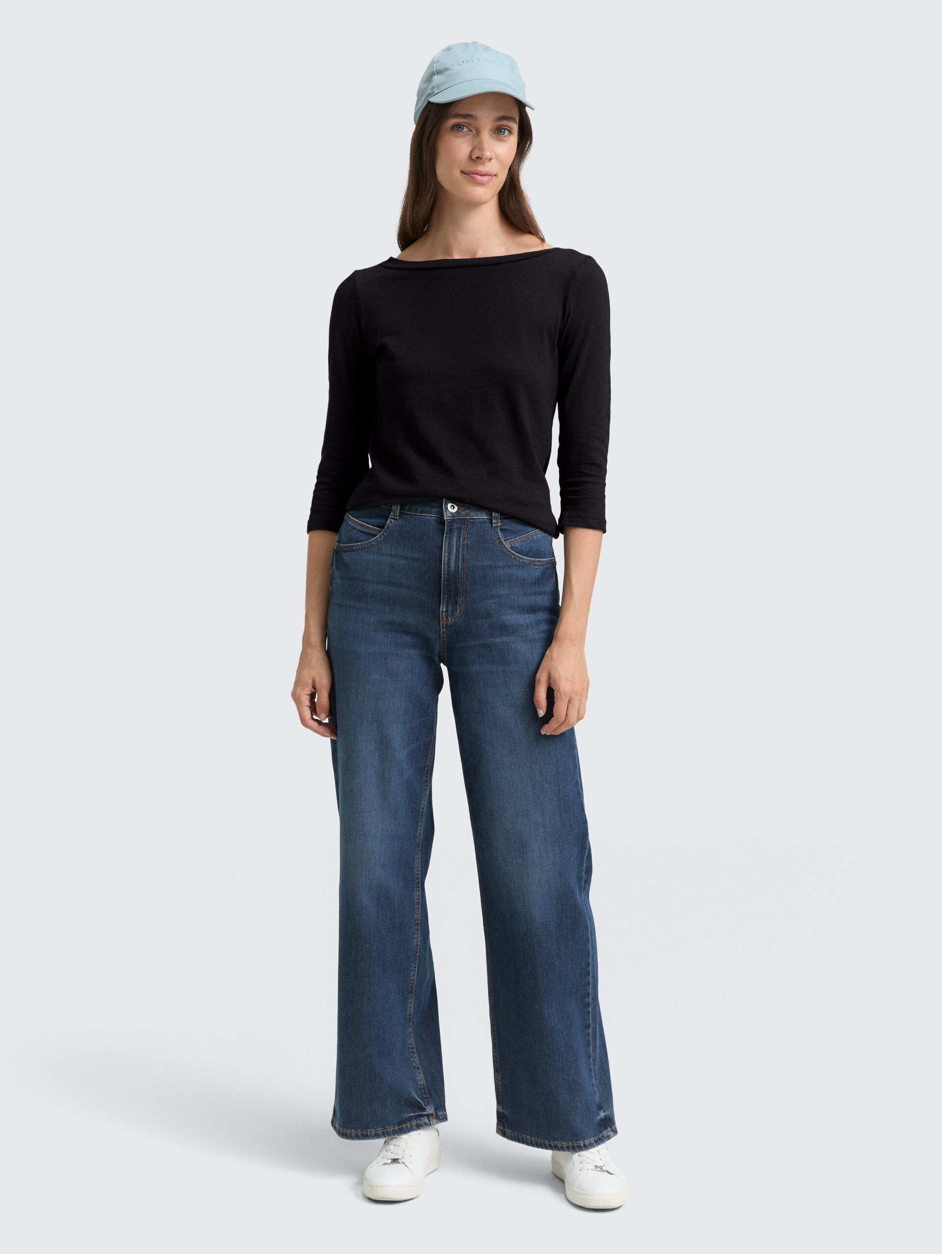 Basic Longsleeve mit 3/4-Arm aus Baumwolle - deep black - Model-Vorderansicht