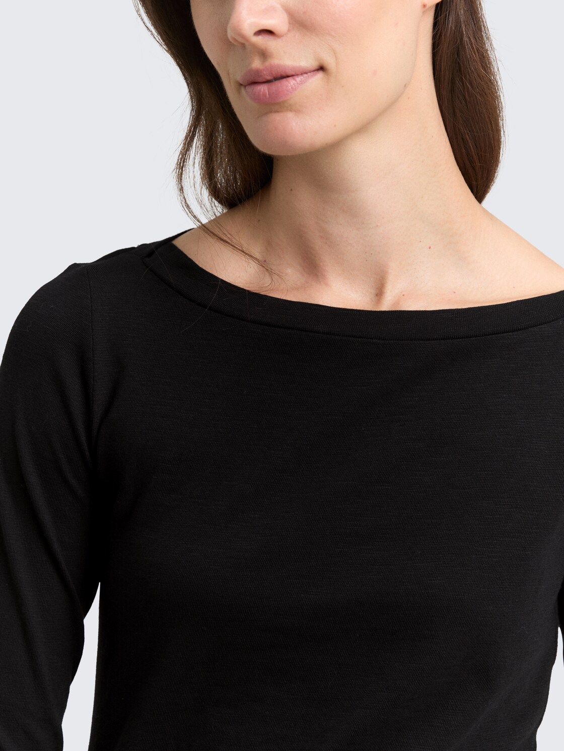 Basic Longsleeve mit 3/4-Arm aus Baumwolle - deep black - Detail-Model-Ansicht