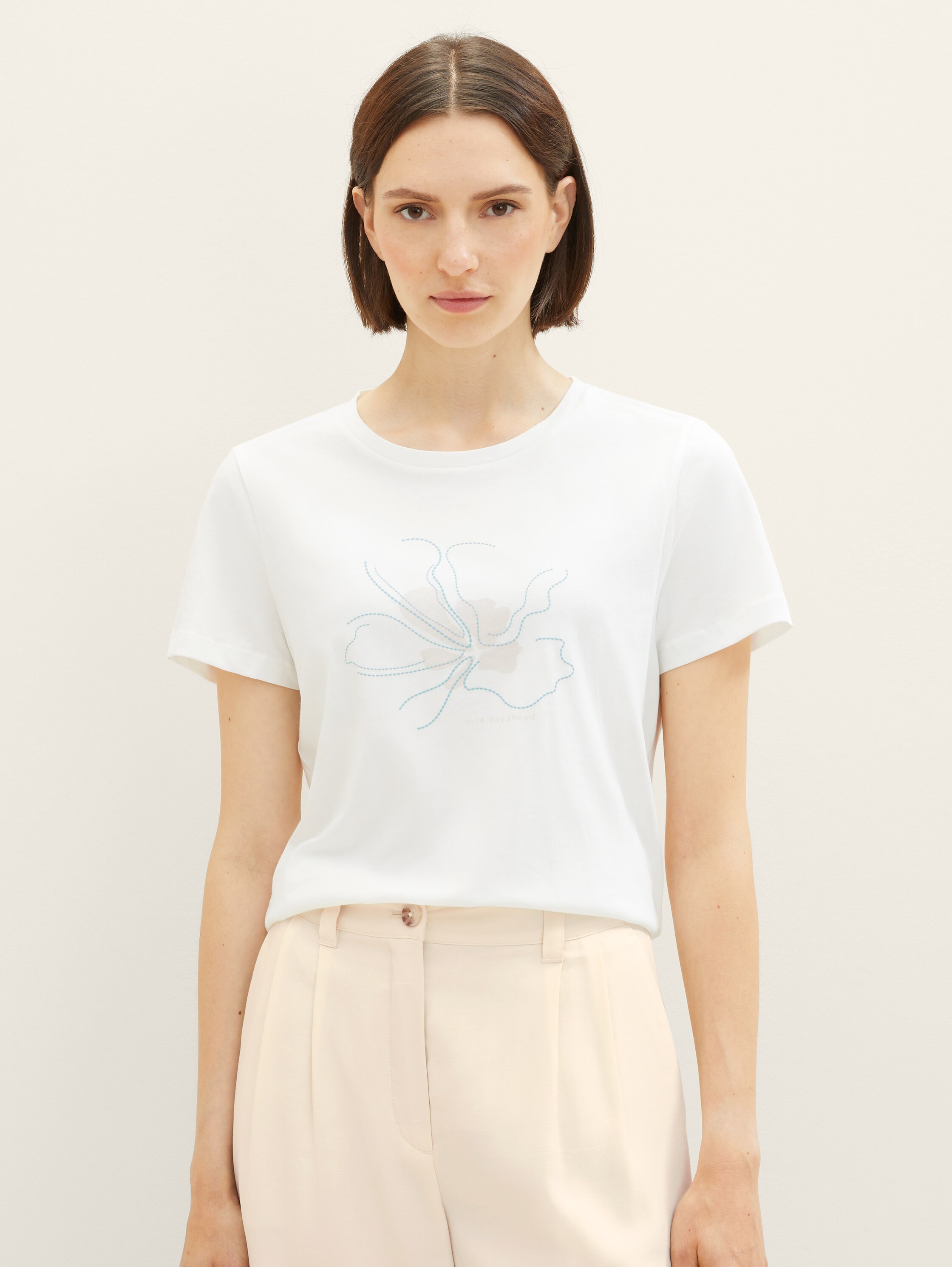 T-Shirt mit Print - Whisper White - Ausschnitt Model-Vorderansicht