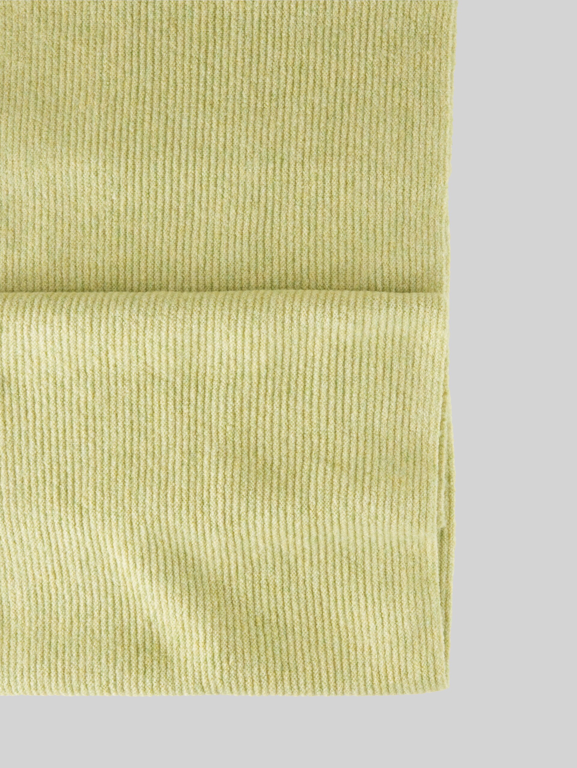 Loopschal mit recyceltem Polyester - dusty pear green melange - Material-Ansicht