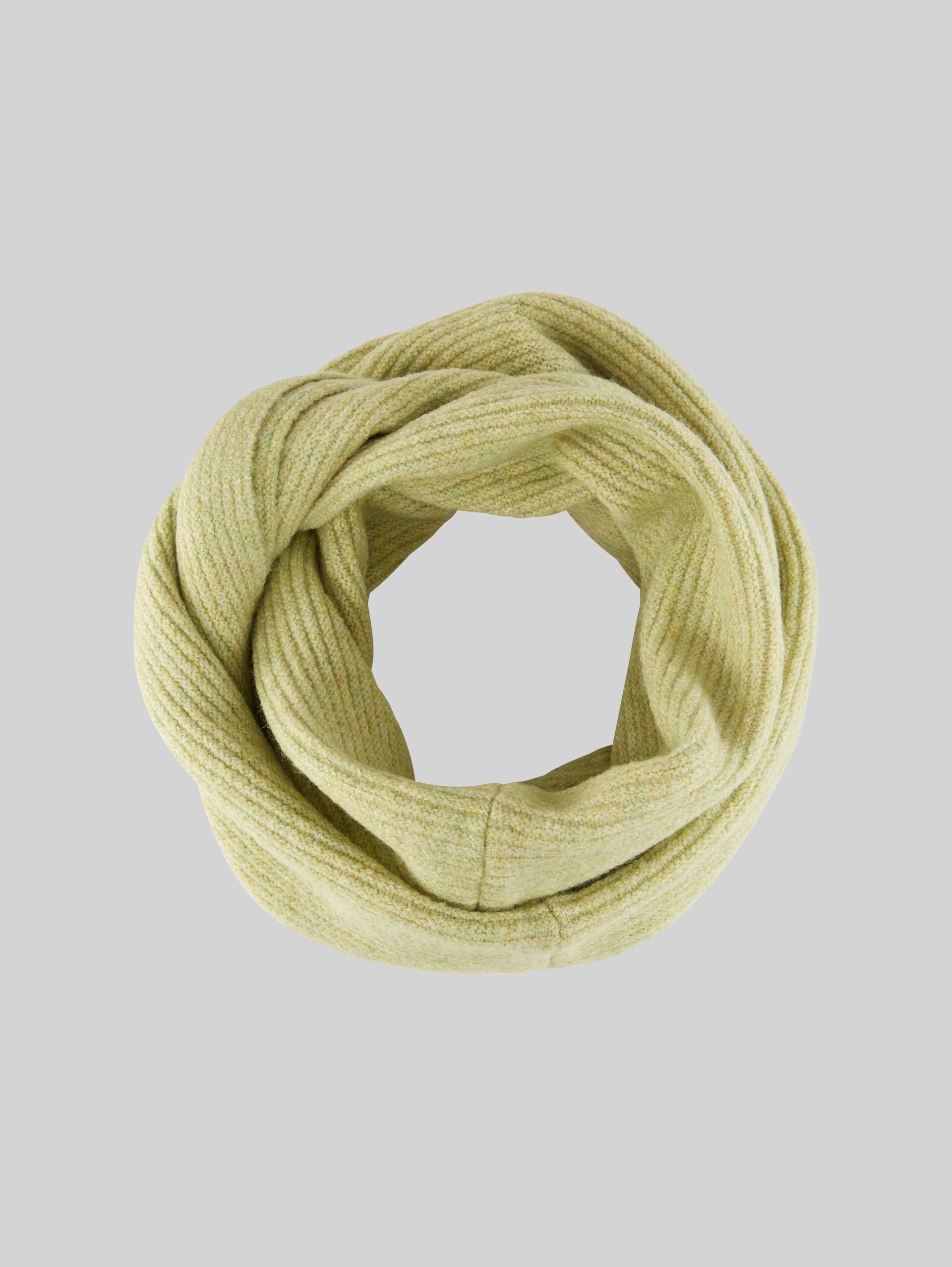 Loopschal mit recyceltem Polyester - dusty pear green melange - Vorder-Produkt-Ansicht