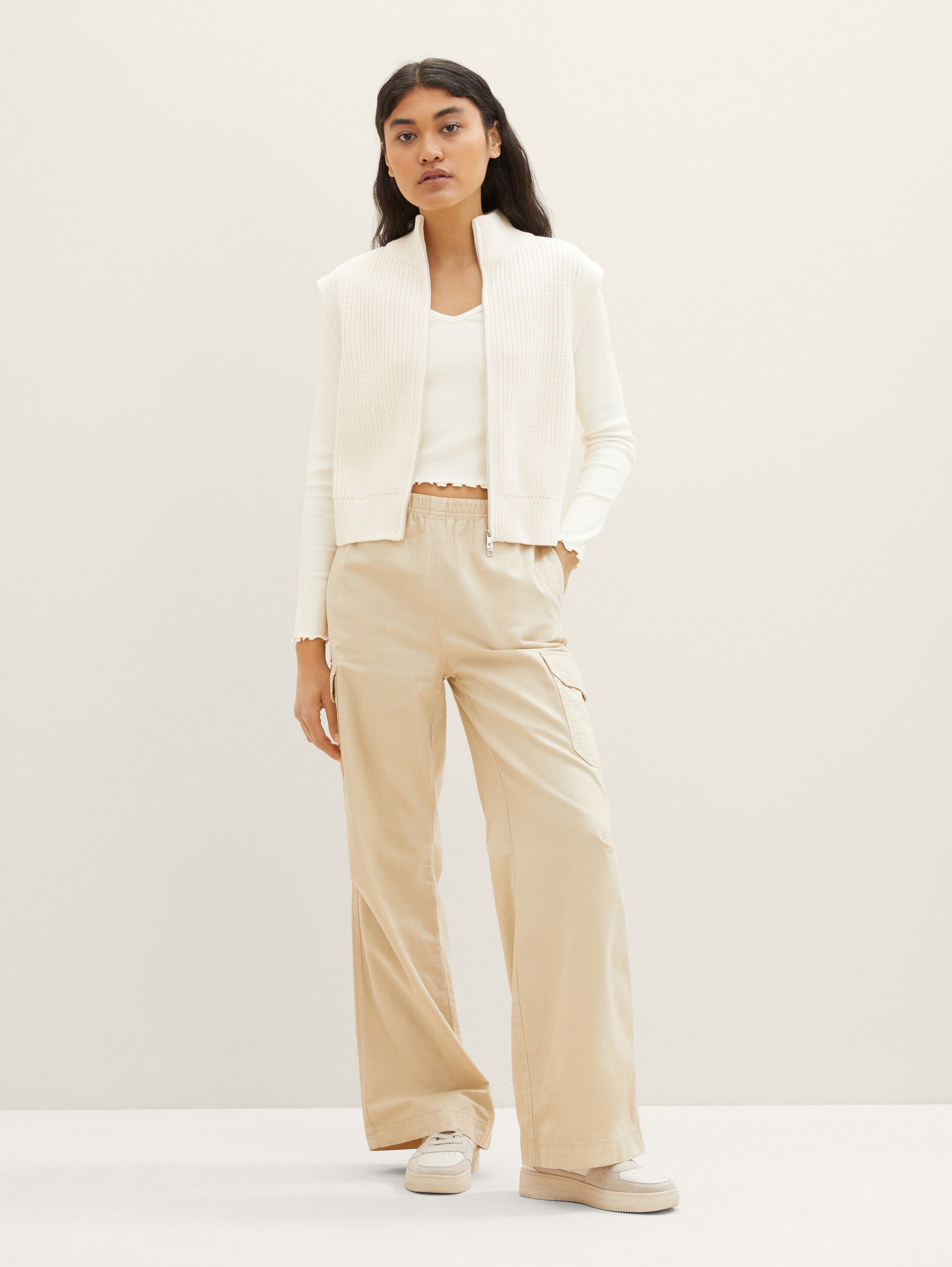 Weste aus Strick - Gardenia White - Model-Vorderansicht