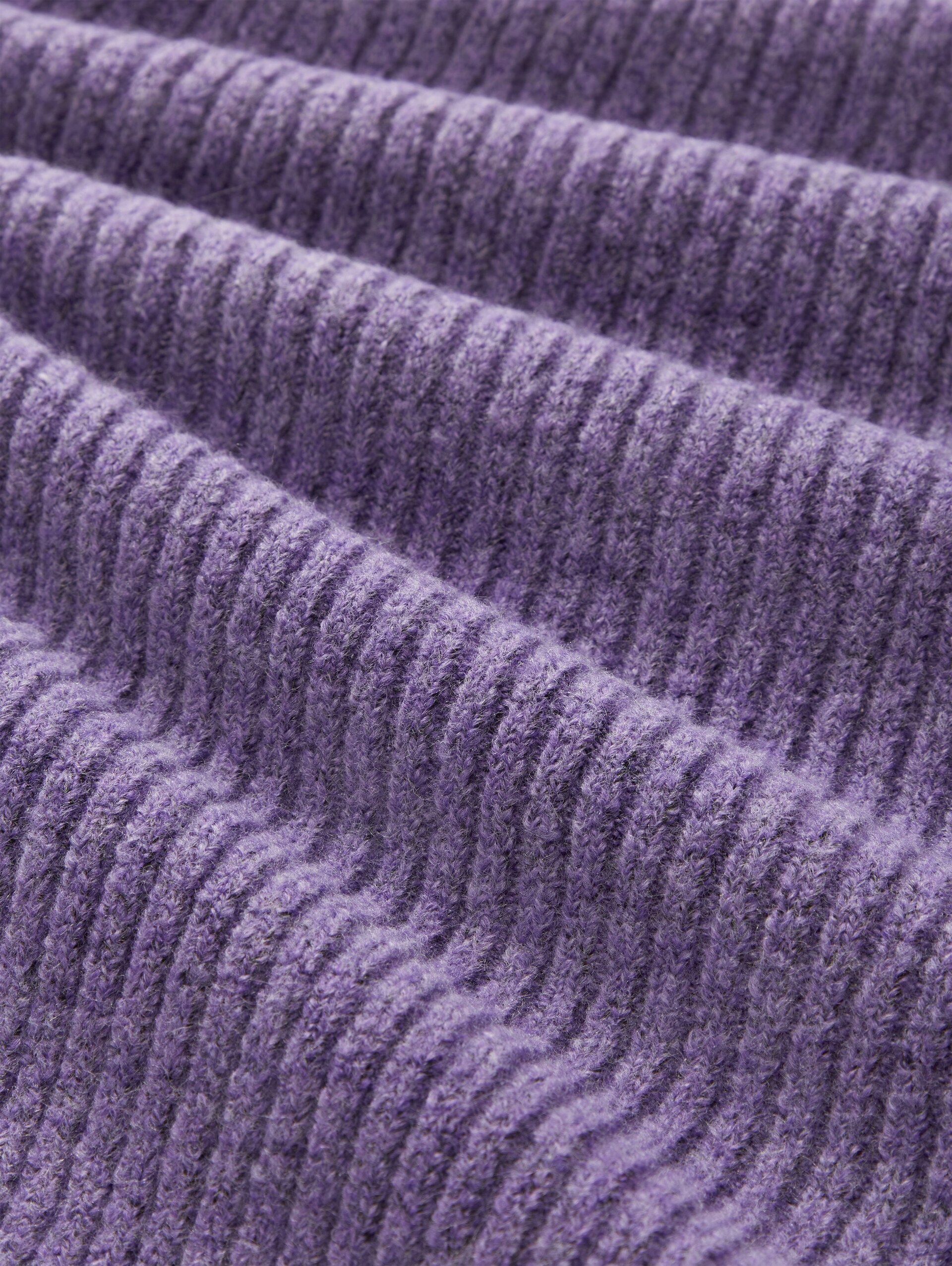 Gerippter Pullover mit recyceltem Polyester - lilac melange - Material-Ansicht