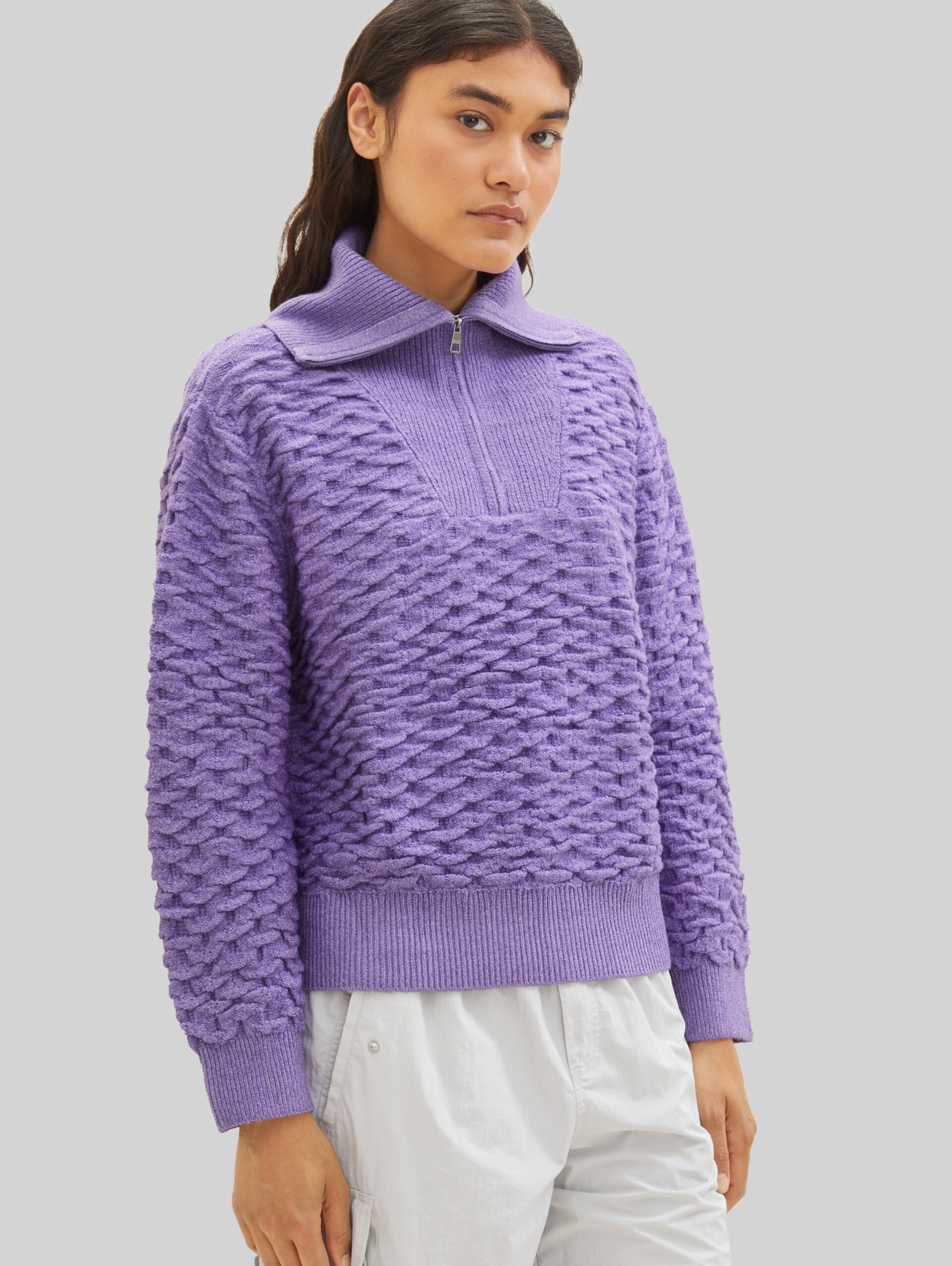 Troyer Pullover mit recyceltem Polyester - lilac - Ausschnitt Model-Vorderansicht