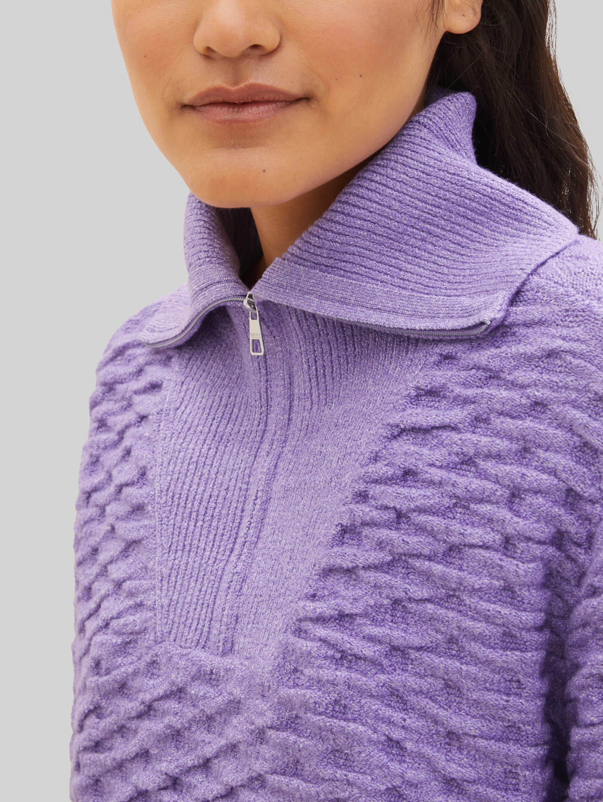 Troyer Pullover mit recyceltem Polyester - lilac - Model-Vorderansicht