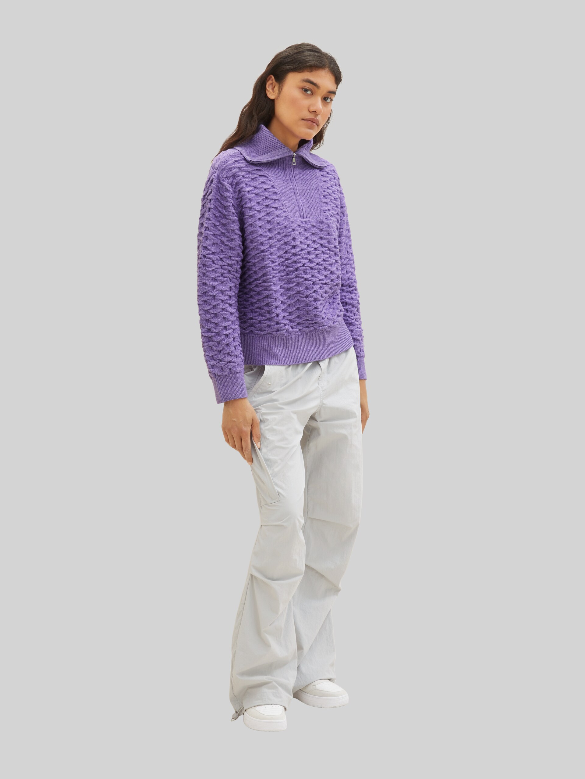 Troyer Pullover mit recyceltem Polyester - lilac - Detail-Model-Ansicht