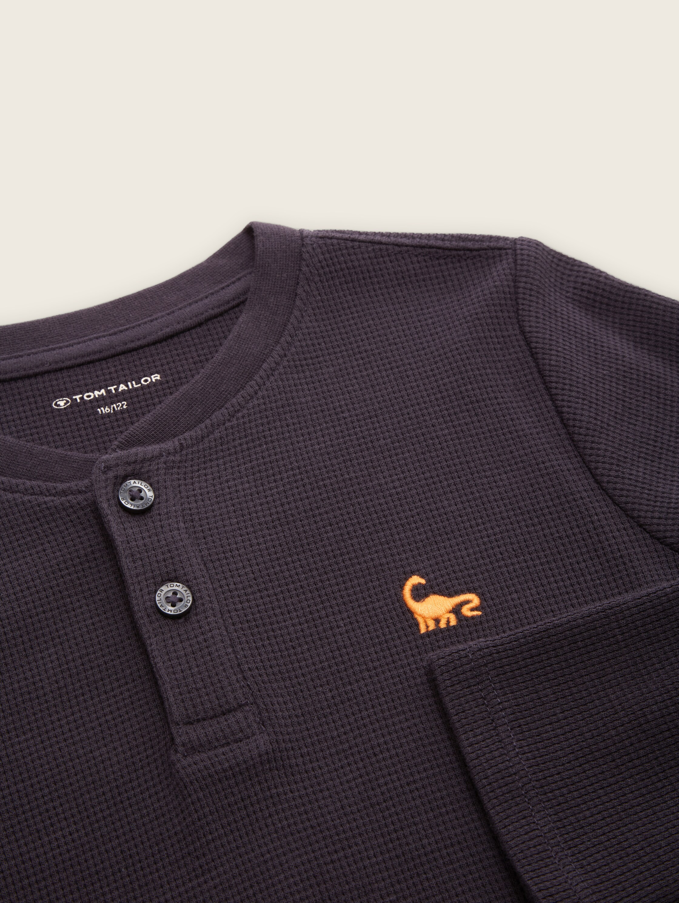 Gestructureerd henleyshirt - coal grey - Detailaanzicht model